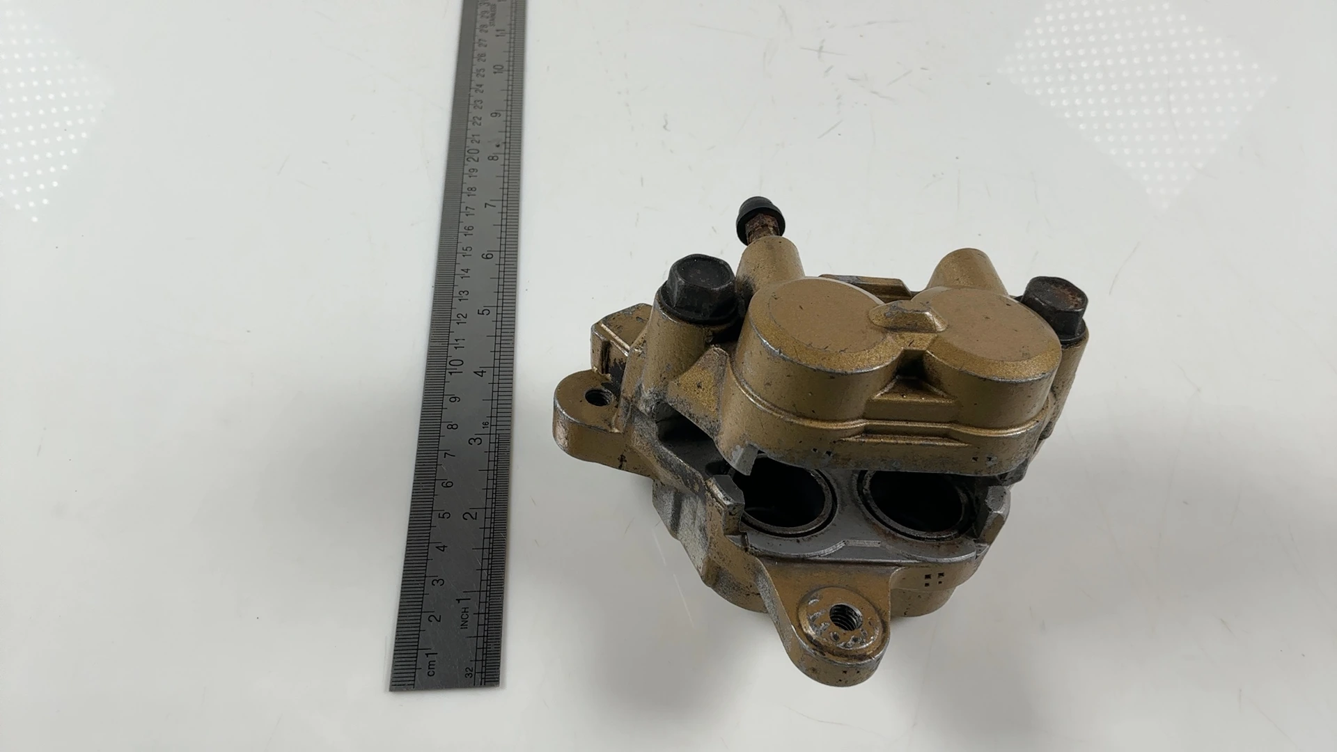 Suzuki GSXR750 GR75A 750cc Right Front Brake Caliper 1985 1986 OEM 59300-27A10 - Image 4