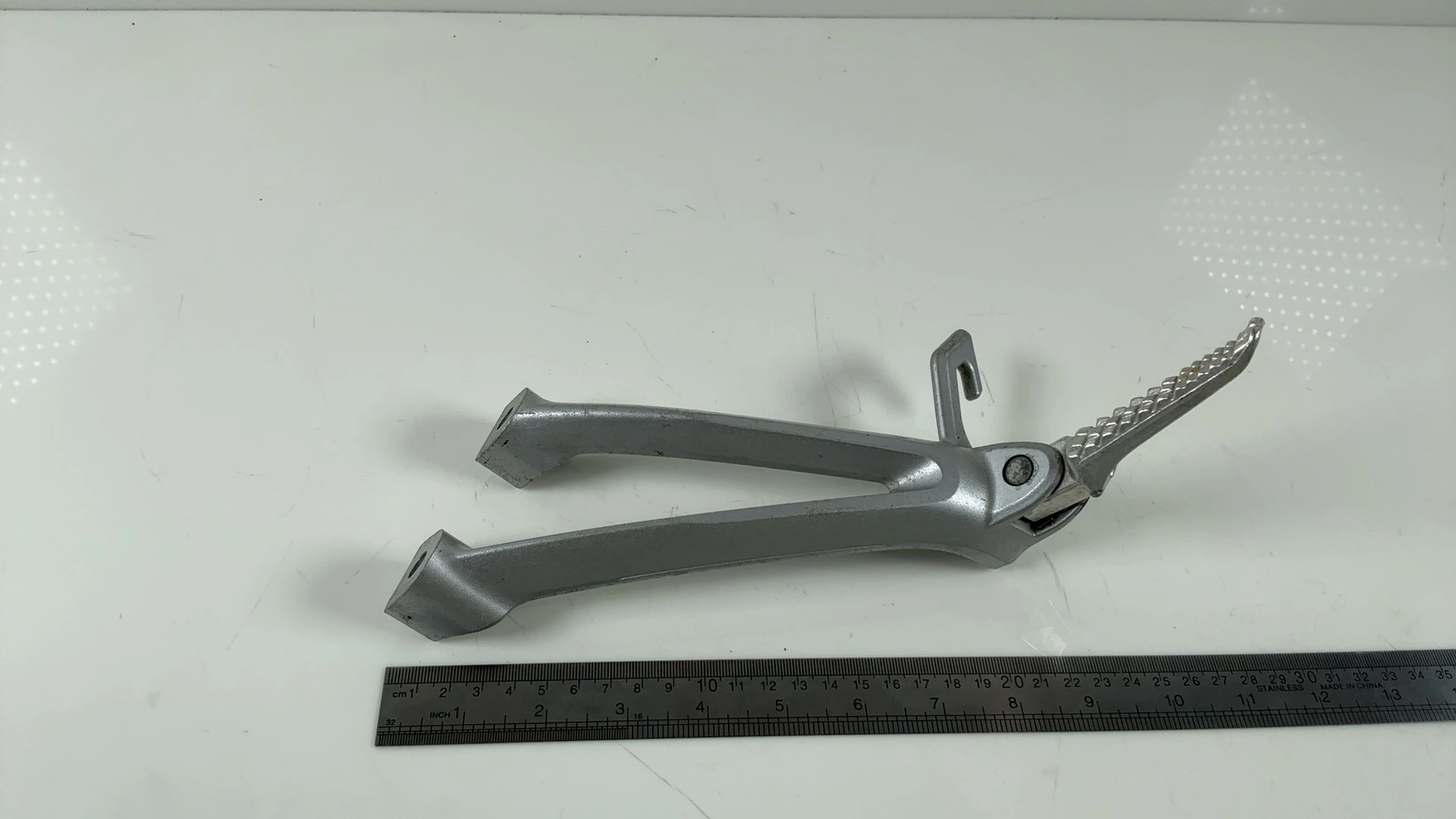 Suzuki GSX-R600 600cc Left Passenger Footrest Bracket 2008-2010 OEM 43700-01H00 - Image 3