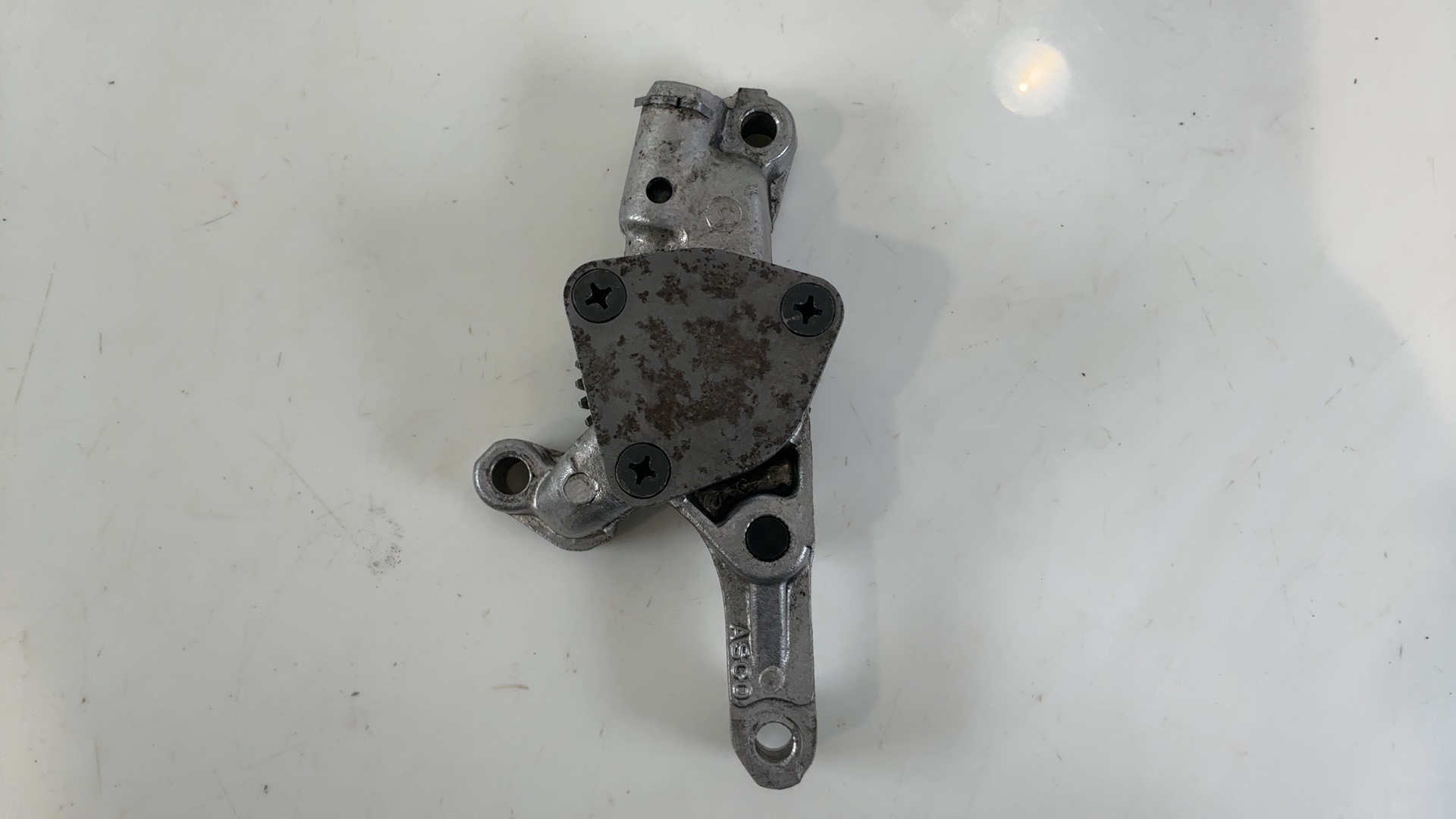 YAMAHA XS360 XS400 360CC Engine Motor Oil Pump 1976-1983 OEM 1L9-13300-00-00 - Image 1