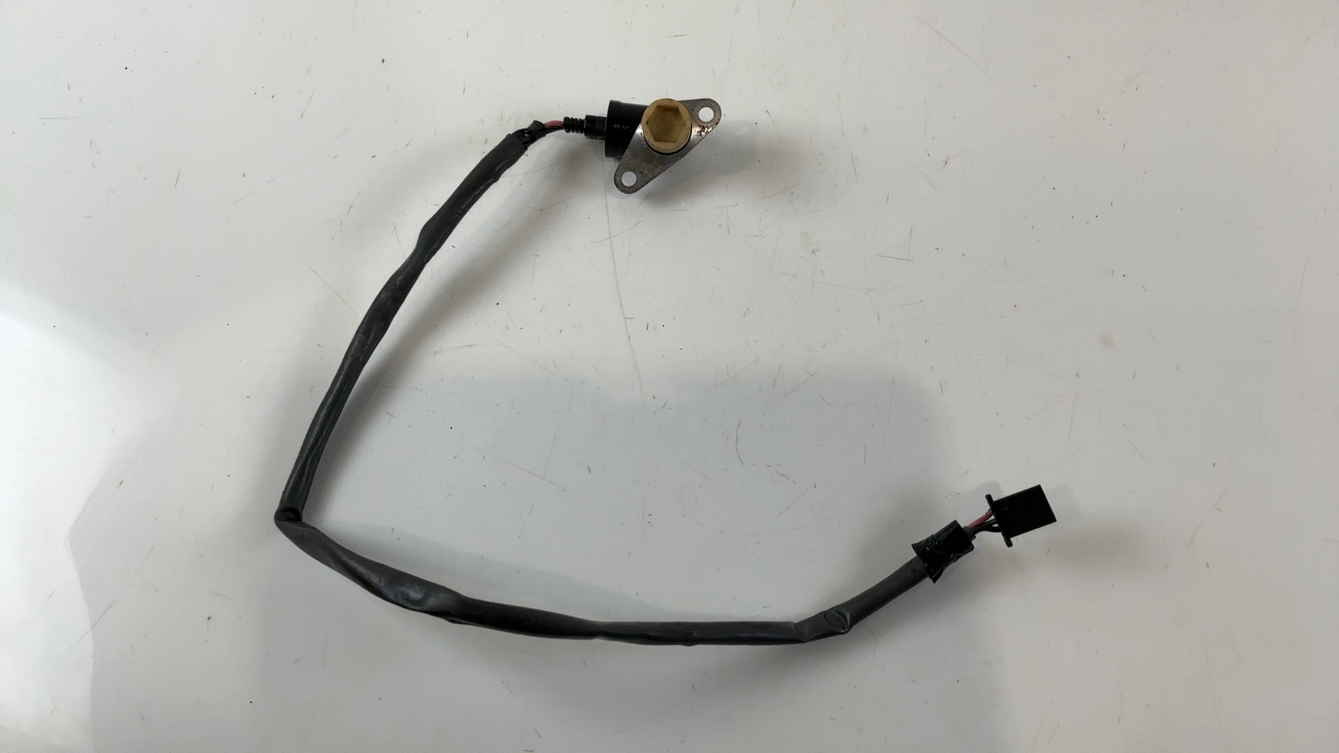 Honda CBR900RR SC33 900cc Speed Sensor 1996 1997 OEM 37700-MAE-601