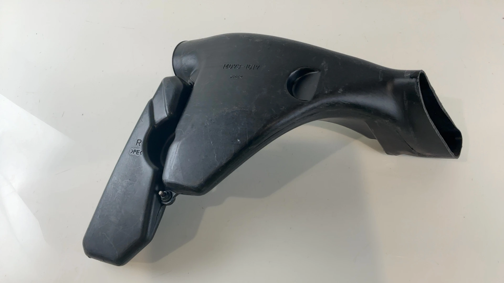 Kawasaki Ninja ZX-6R ZX600F 600CC Right Air Intake Duct 1995-1997 OEM 14073-1617
