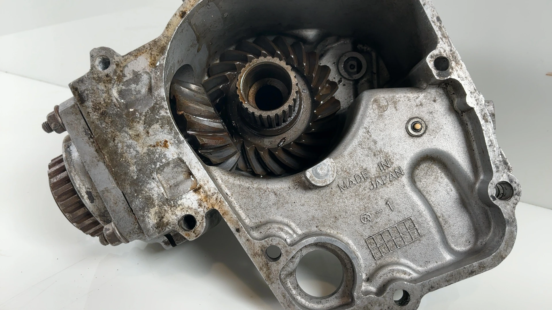 Kawasaki GT750 Z750P 750cc Middle Bevel Drive Gear Case 1982-1990 OEM 13101-1153 - Image 9