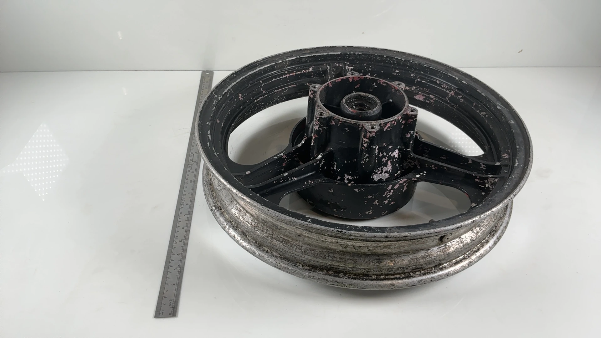 Kawasaki GPz750 ZX750A 750cc Rear Wheel Rim 1983-1985 OEM 41073-1216-J9 - Image 4