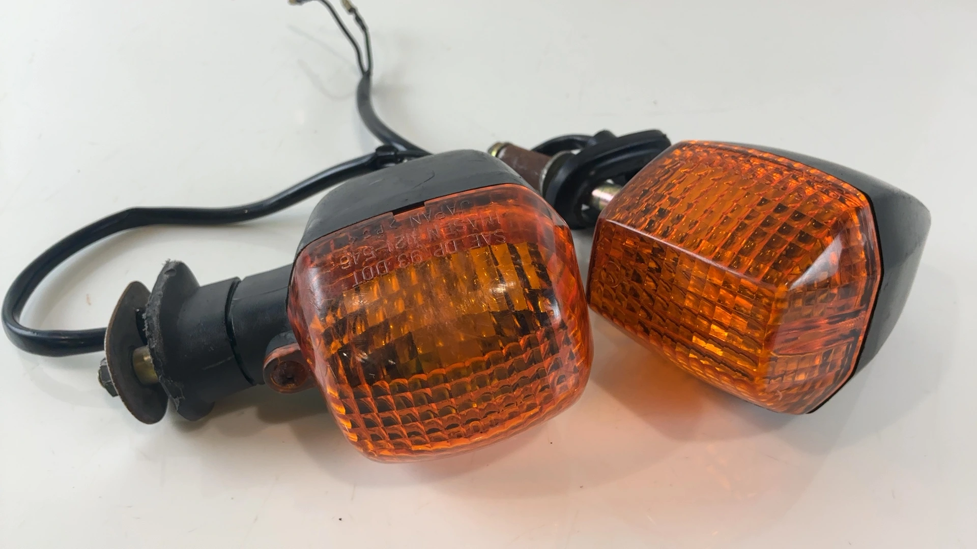 Yamaha YZF R6 YZFR6 600 Rear Turn Indicator Lights 1999 2000 OEM 5MT-83330-10-00 - Image 4