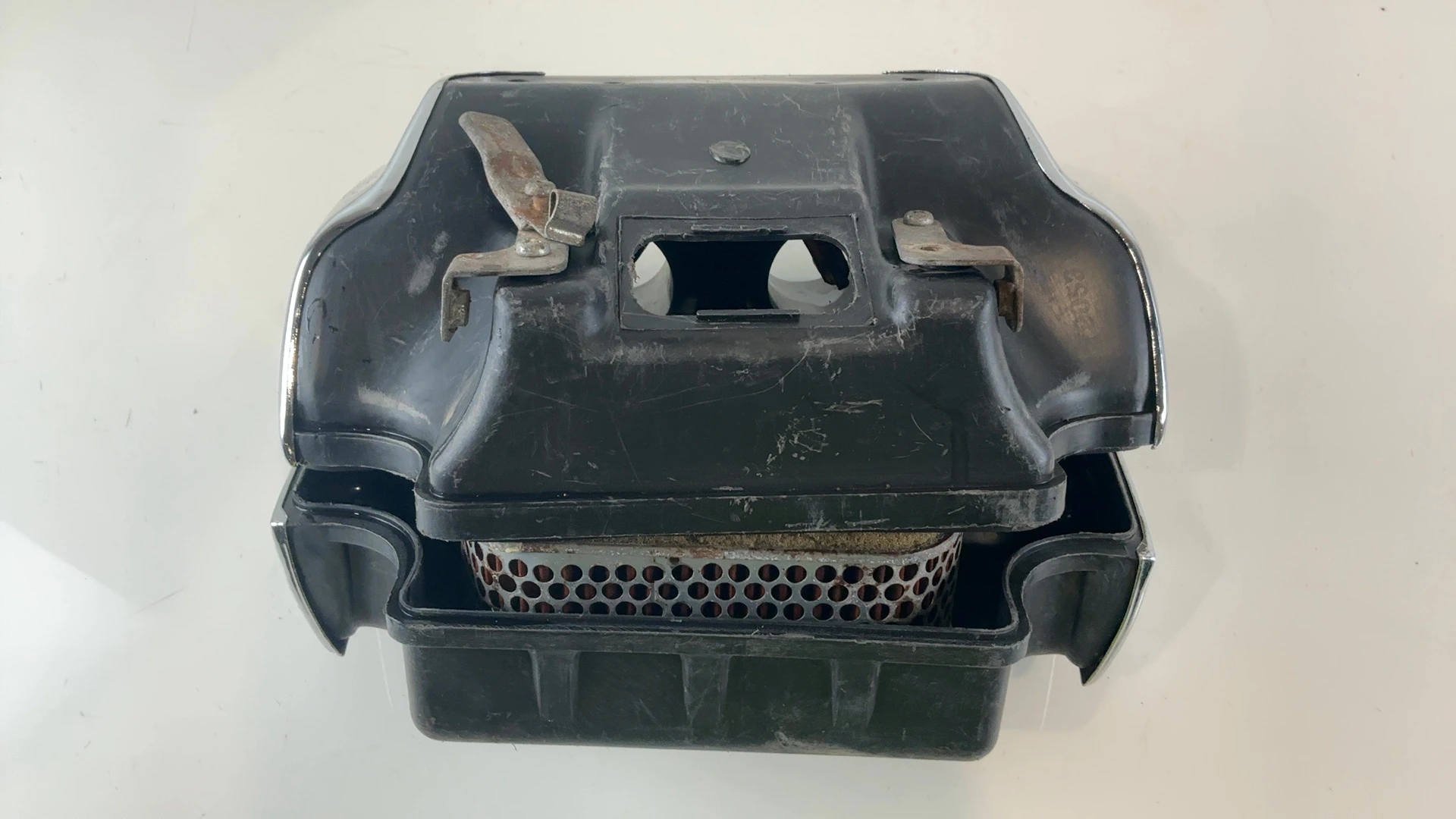 Yamaha XS1100 Standard 1100CC Air Filter Box Case Assembly 1978-81 2H7-W1441-00 - Image 2