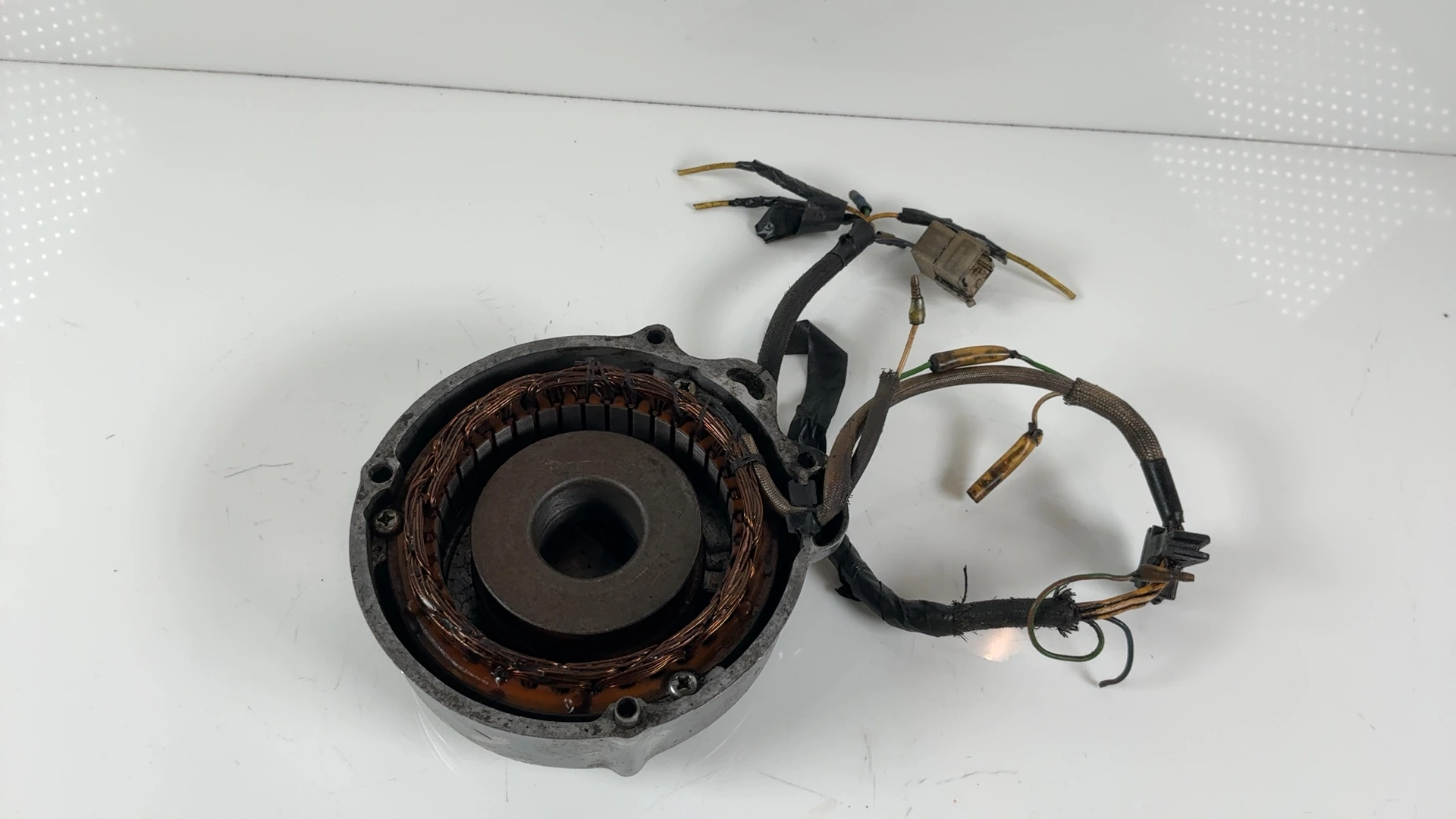 Honda CB550K CB550 550cc Stator Generator Alternator Cover 1974-1978 OEM 11631-323-000 - Image 4
