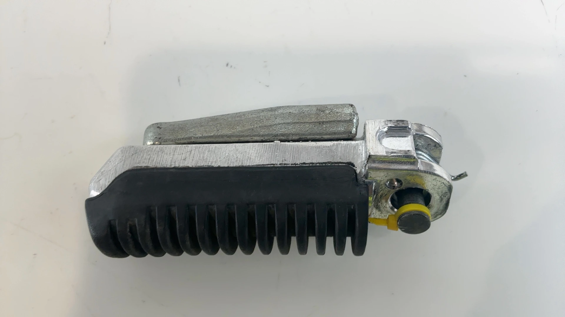 Suzuki Bandit GSF 1200 1200cc Front Left Footrest Peg 1996-2006 OEM 43521-40C00 - Image 1