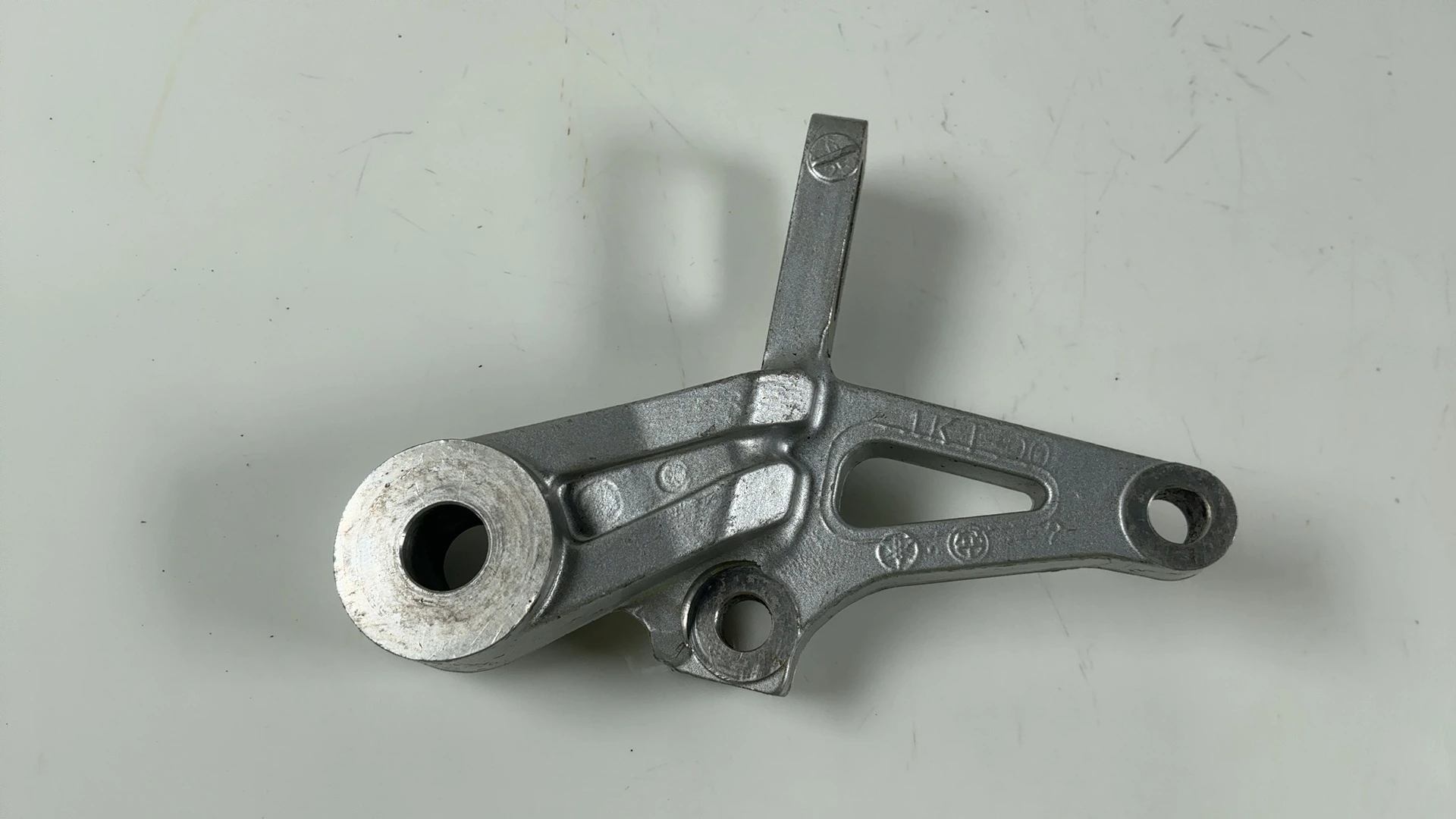 Yamaha TZR250 1KT 250cc Rear Caliper Bracket 1986-1989 OEM 1KT-25819-00 - Image 7