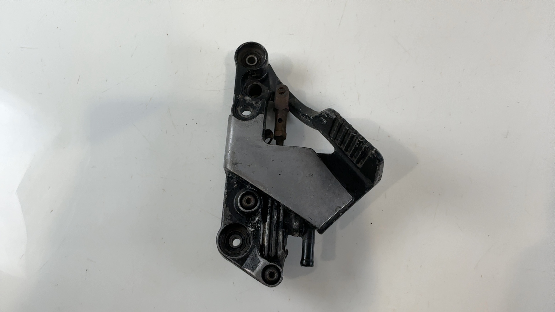 Yamaha FZ750 FZ 750 Front Right Footrest Bracket 1985 1986 OEM 1AE-27420-00-00 - Image 6