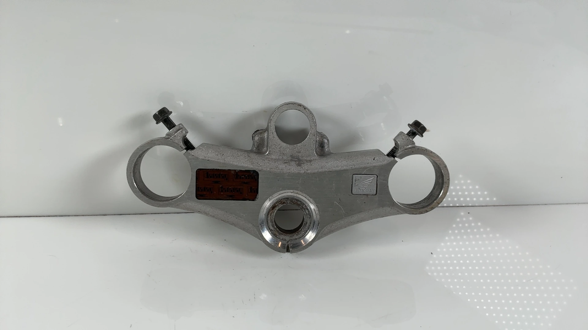 Honda CBR900RR SC33 900cc Upper Fork Triple Tree Clamp 1996-97 OEM 53300-MAS-E00 - Image 1