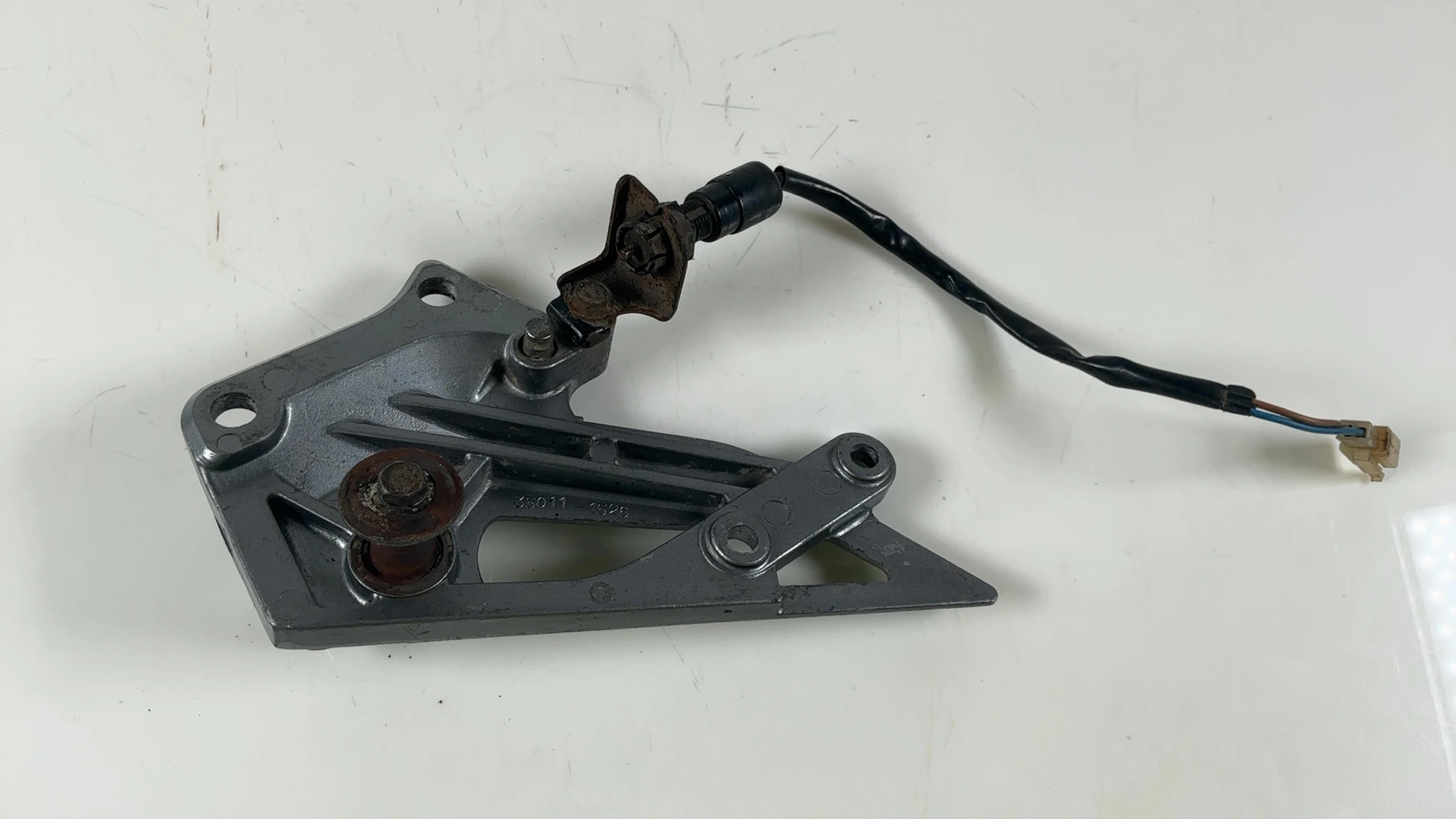 Kawasaki ZZR250 EX250H 250cc Front Right Footrest Bracket 1990-07 OEM 35063-1081 - Image 7