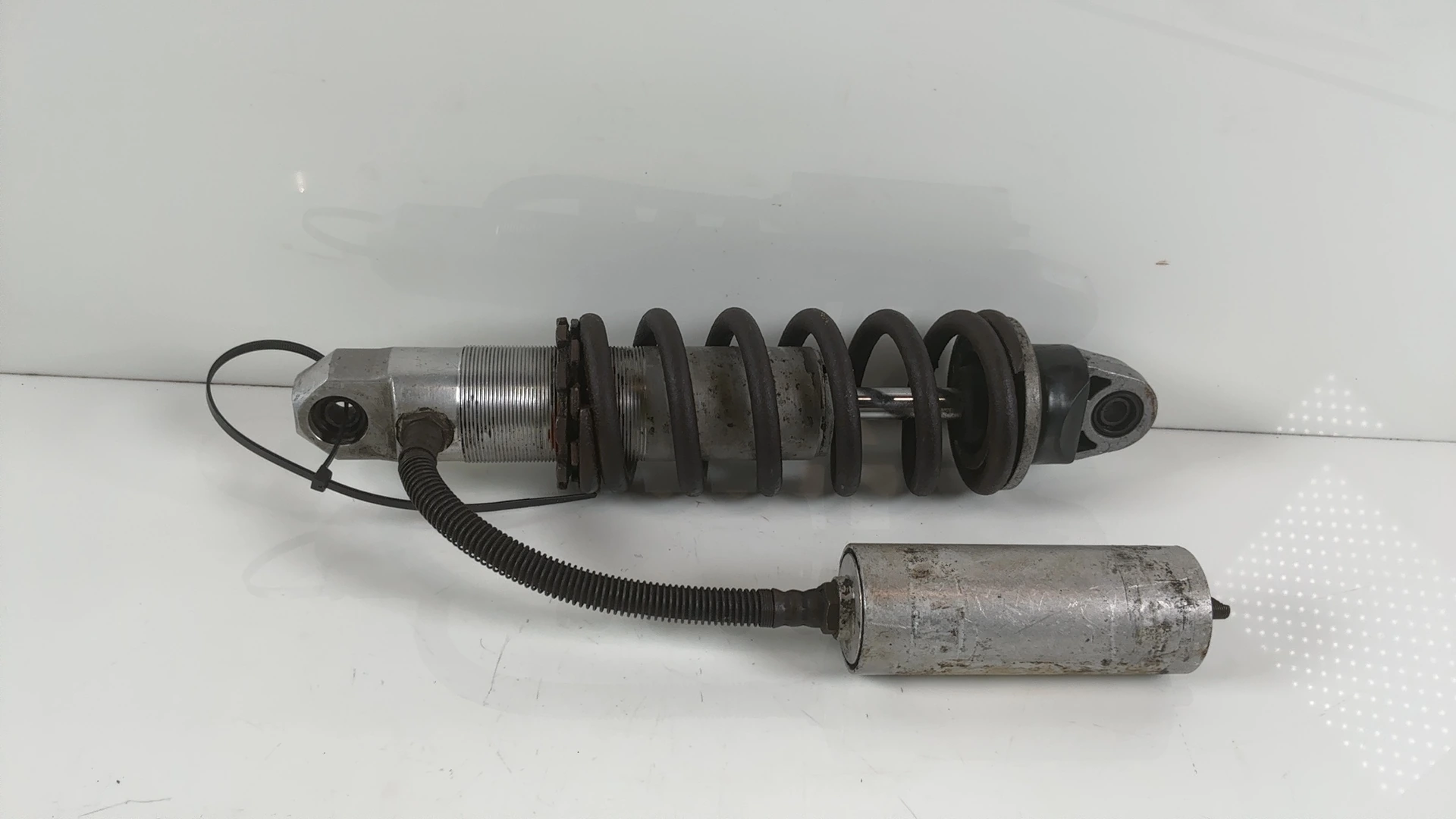 Suzuki GSX-R1100 GU74 1100cc Rear Shock Absorber 1986-1988 OEM 62100-17A00 Showa
