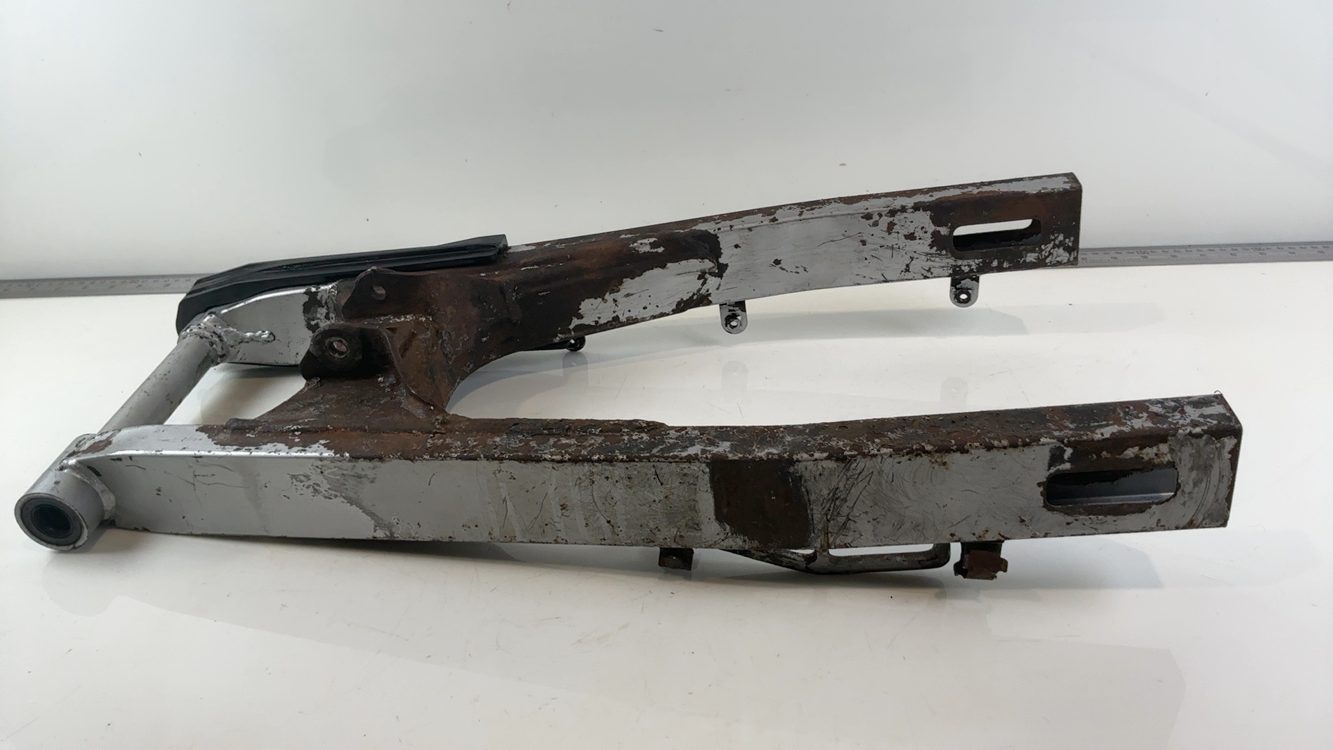 Honda CBR1000F SC21 1000cc Rear Swingarm 1987 1988 OEM 52100-MM5-000 - Image 4