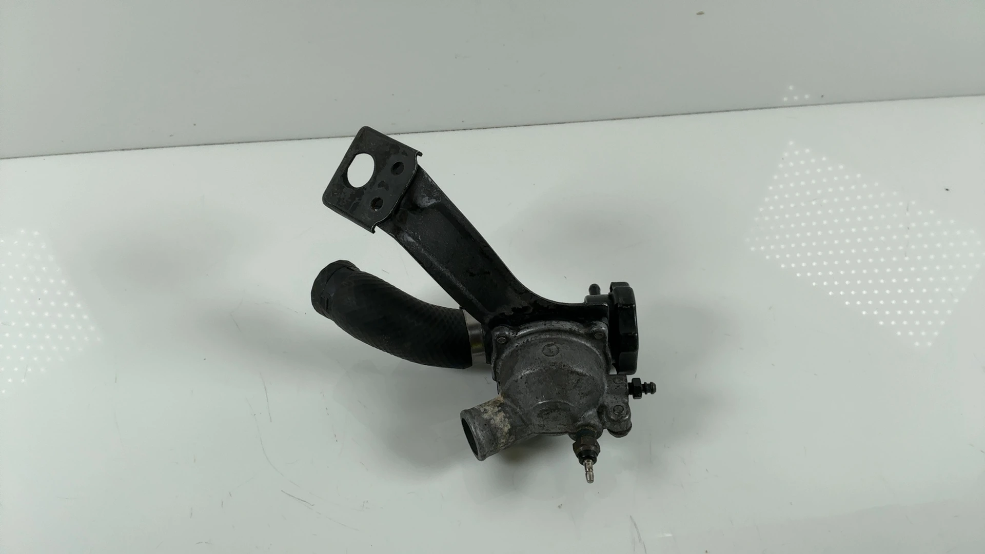 Kawasaki ZZR600 ZX600E 600cc Thermostat Housing 1993-2005 OEM 14075-1068 - Image 2