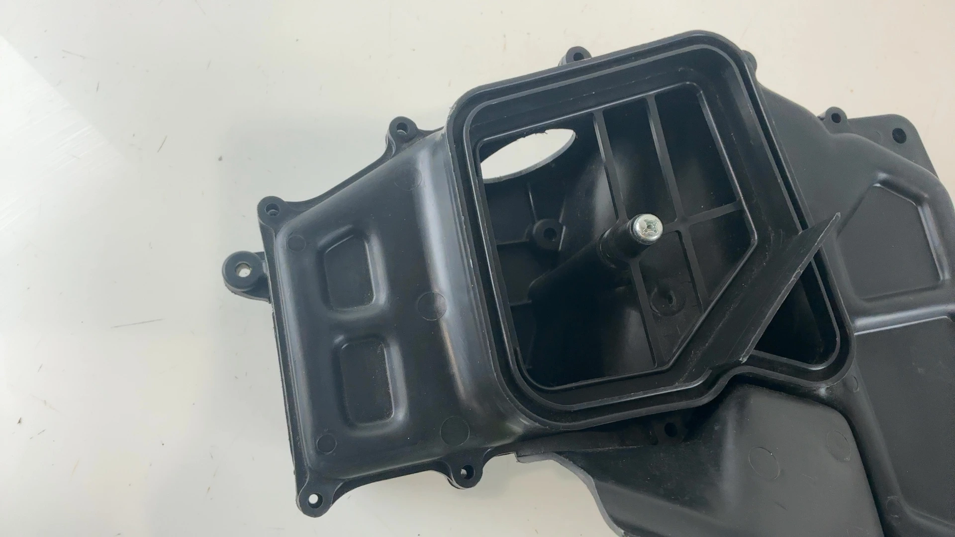 Yamaha DT125LC 10V 125cc Air Filter Box Cleaner Housing 1982-87 OEM 10V-14411-00 - Image 5