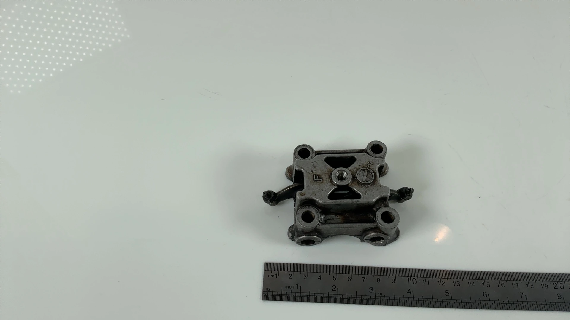 Honda CB125T JC06 125cc Camshaft Holder Rocker Arm Bracket 1978-01 12231-399-010 - Image 1