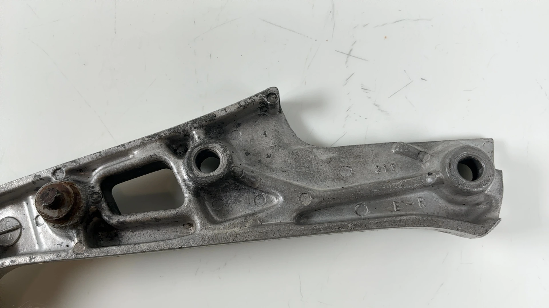 Suzuki GS700ES GS700 700 CC Left Rear Footrest Peg Bracket 1984-1985 43700-31300 - Image 6
