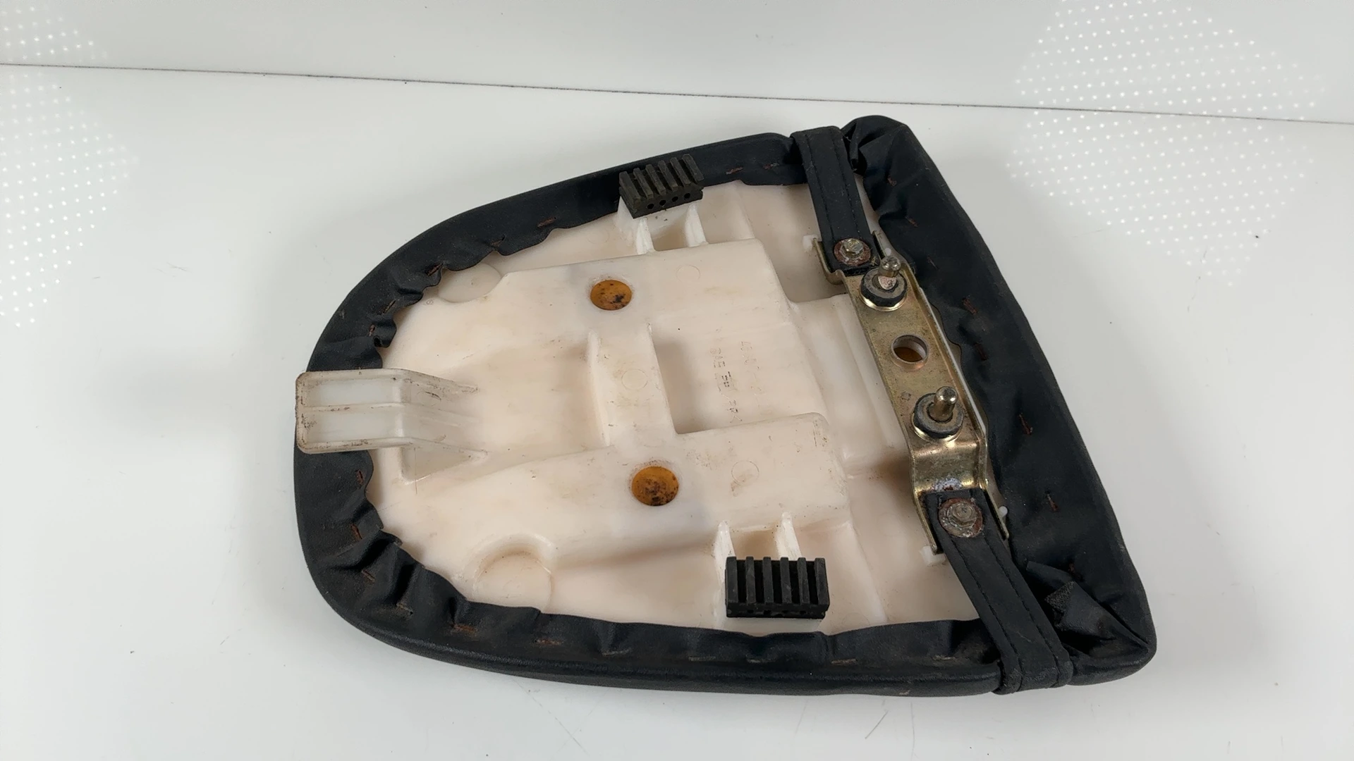 Suzuki GSX-R600 GSXR 600 Rear Passenger Seat Pillion 1996-2000 OEM 45300-33E00 - Image 5