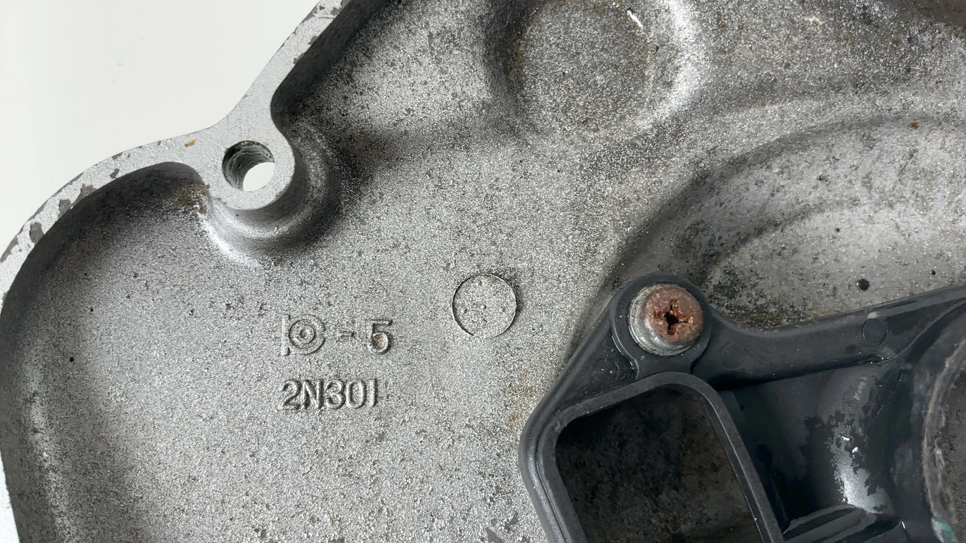 Yamaha YB100 DX100 100cc Carburetor Crankcase Cover 1977-1987 OEM 2N3-15413-01 - Image 7