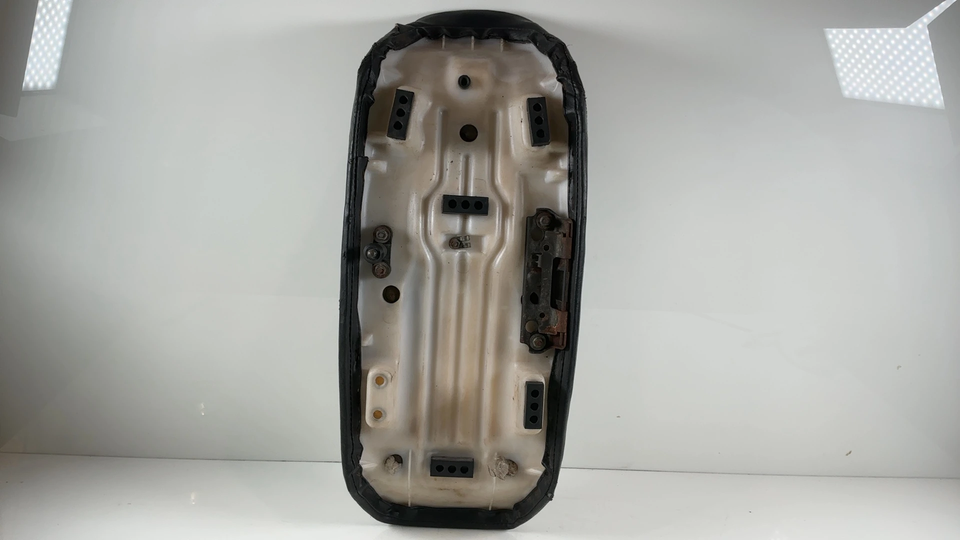 Honda CG125 First Gen 125cc Complete Seat Assembly 1976-1979 OEM 77200-397-000 - Image 2