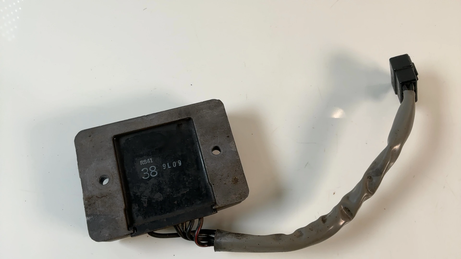 Suzuki GSXR600 GSX-R 600cc Regulator Rectifier 2001-2003 OEM 32800-33E21 RS41 38 - Image 2