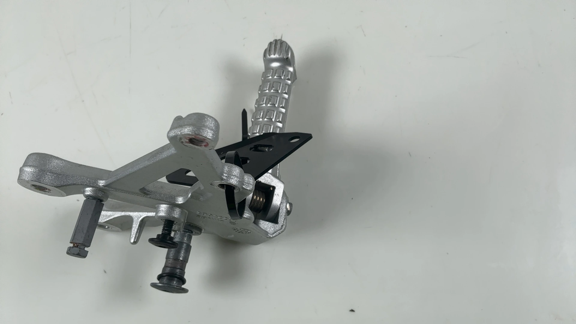 Aprilia RSV4 Tuono V4 Factory Front Right Foot Rest Hanger 2021-26 2B0077165 - Image 2