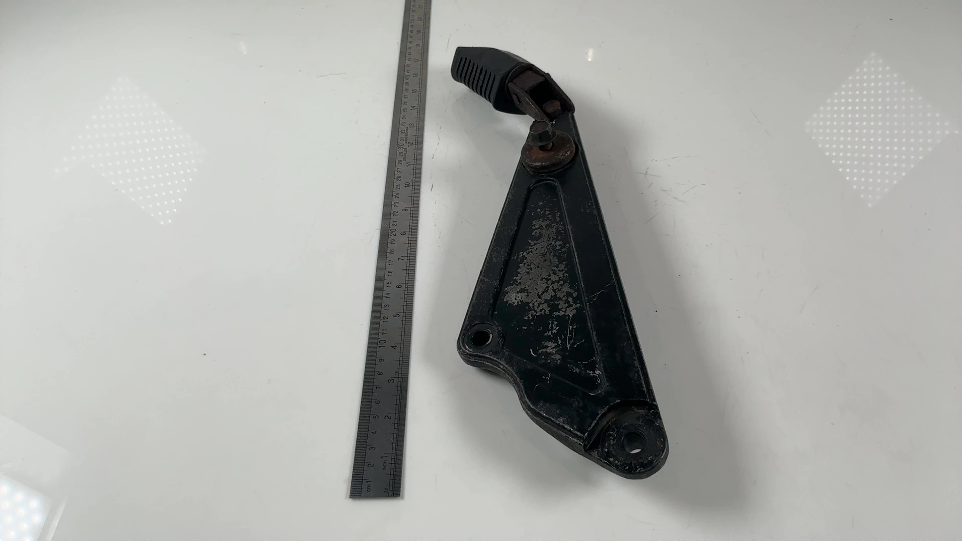 Kawasaki GT750 KZ750P 750cc Left Rear Footrest Hanger Bracket 1982-96 35011-1132 - Image 4