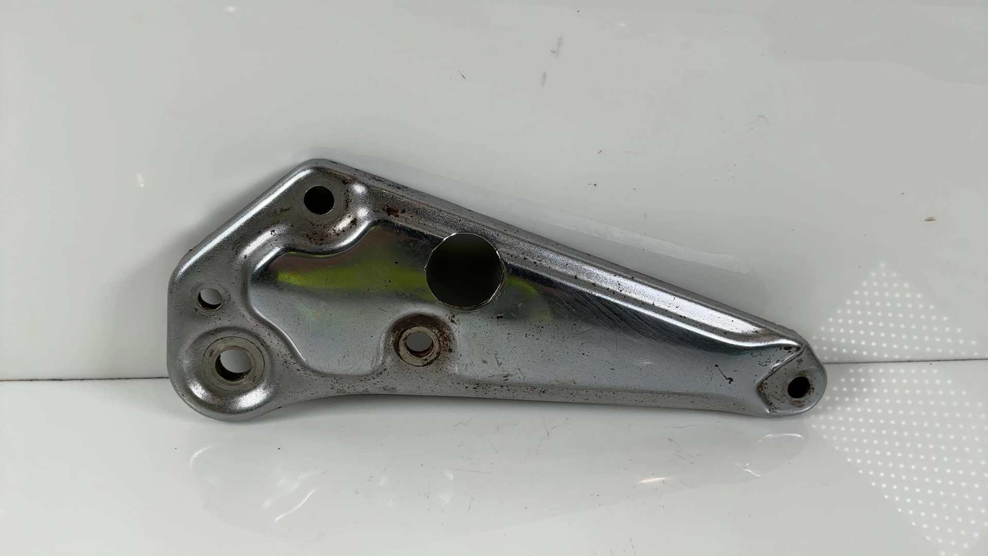 Suzuki GSX400L GSX400 400cc Right Front Footrest Peg Bracket 1979-82 43810-44102 - Image 1