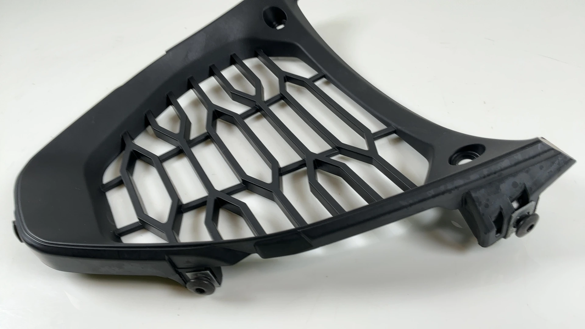 Aprilia RSV4 Factory 1100 Lower Chin Fairing Grill Pillar 2021-2026 OEM 2B008016 - Image 6