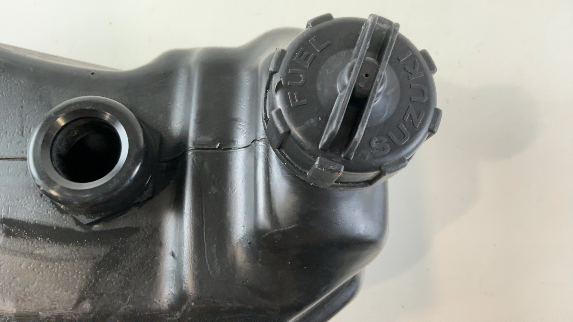 Suzuki Katana AY50 50cc Fuel Tank Petrol Gas Reservoir 1997-2006 OEM 44111-35E00 - Image 4