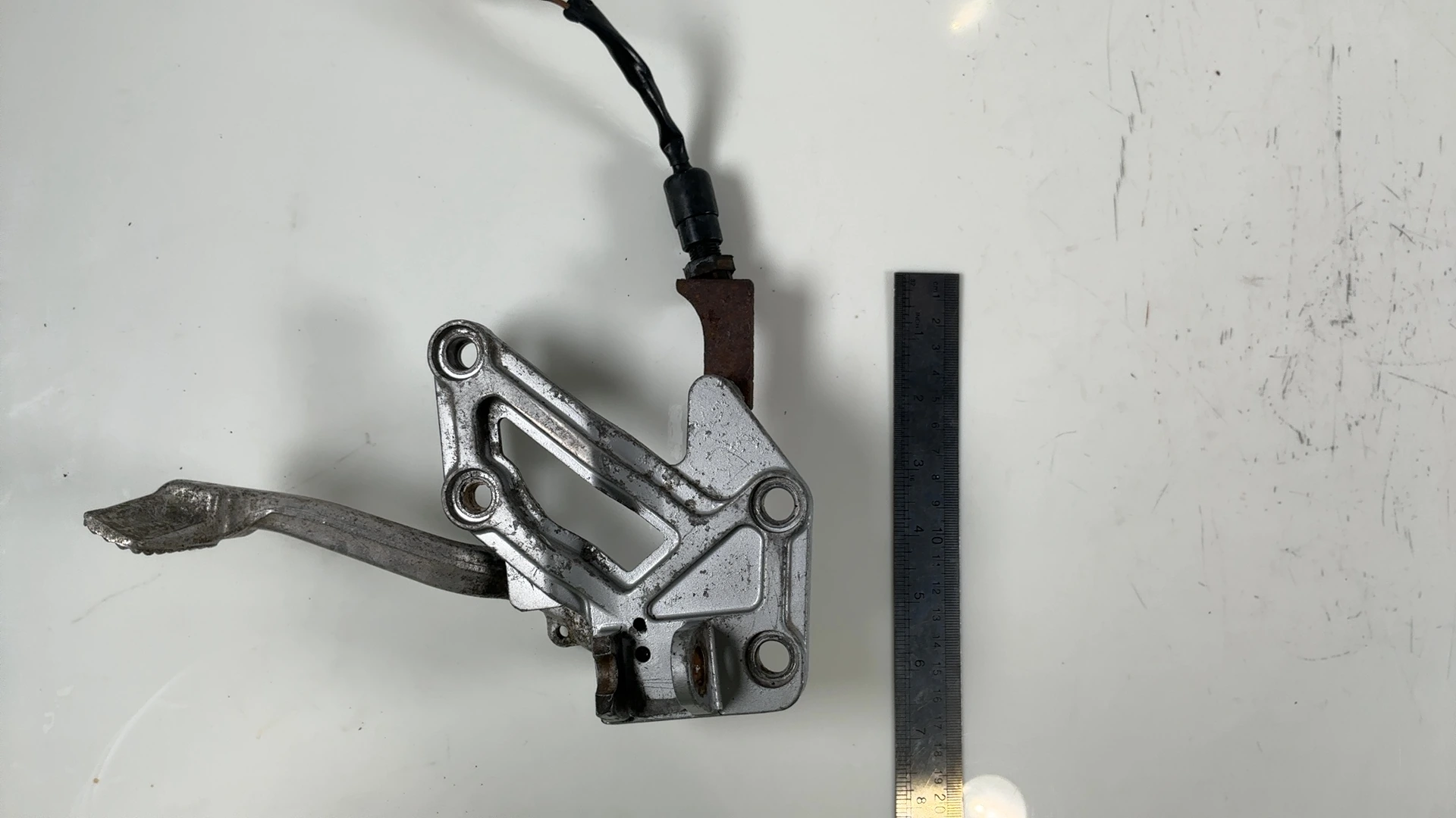 Kawasaki GPX750R ZX750F Front Right Footrest Bracket 1986-1990 OEM 35011-1315 - Image 3