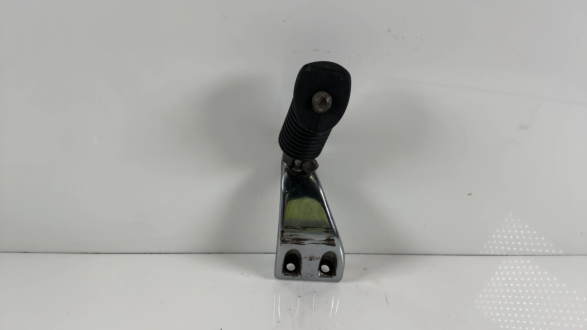 Harley Dyna FXD 1584 Mid Control Left Foot Peg Bracket 1991-2017 OEM 50639-90A - Image 1