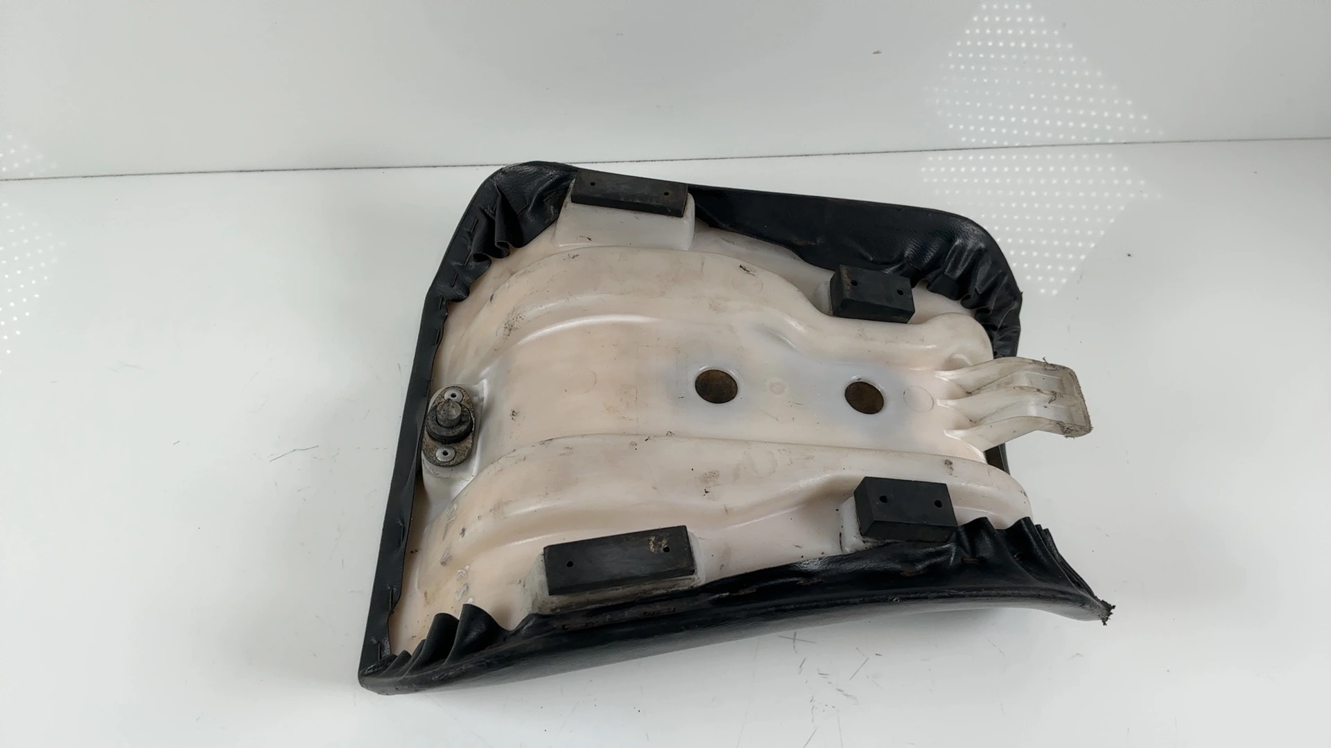 Suzuki GSX-R 750 GR77A 750cc Rider Front Seat 1988-1990 OEM 45100-17C00 - Image 4