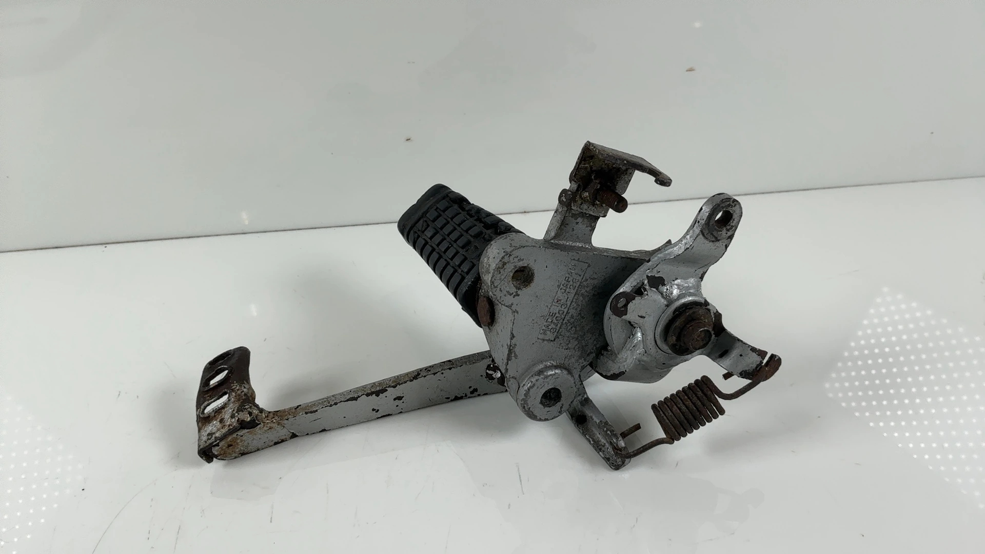 Kawasaki GPZ500 EX500 500cc Front Right Footrest Bracket Step 1987-93 34003-1281 - Image 4