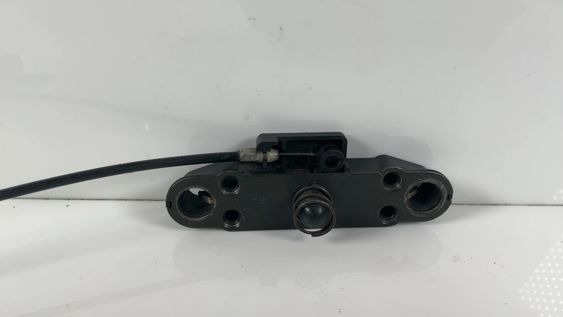 Suzuki Bandit GSF1200 1200cc Seat Lock Latch Catch Mechanism 1996-00 45215-26E00 - Image 1
