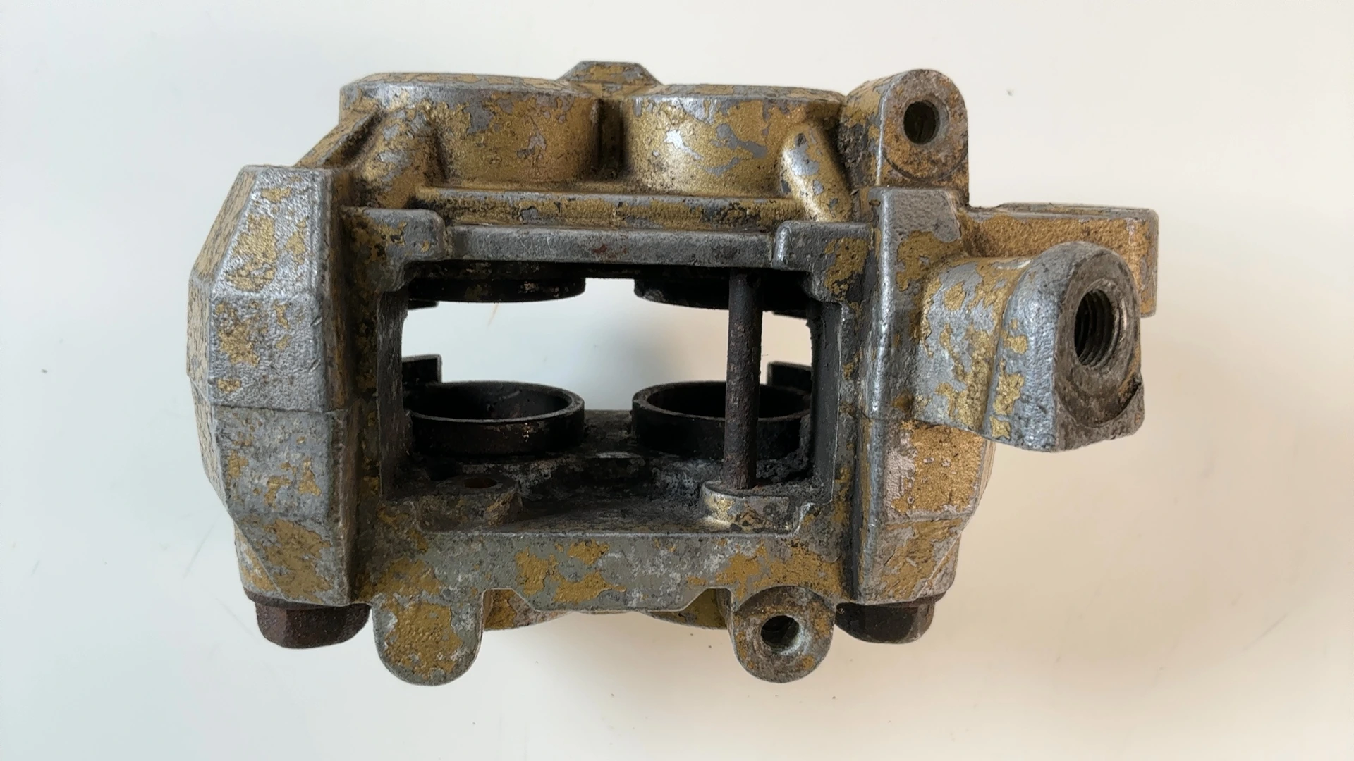 Suzuki RG500 Gamma 500cc Front Left Brake Caliper 1985-1987 OEM 59300-04820 - Image 6