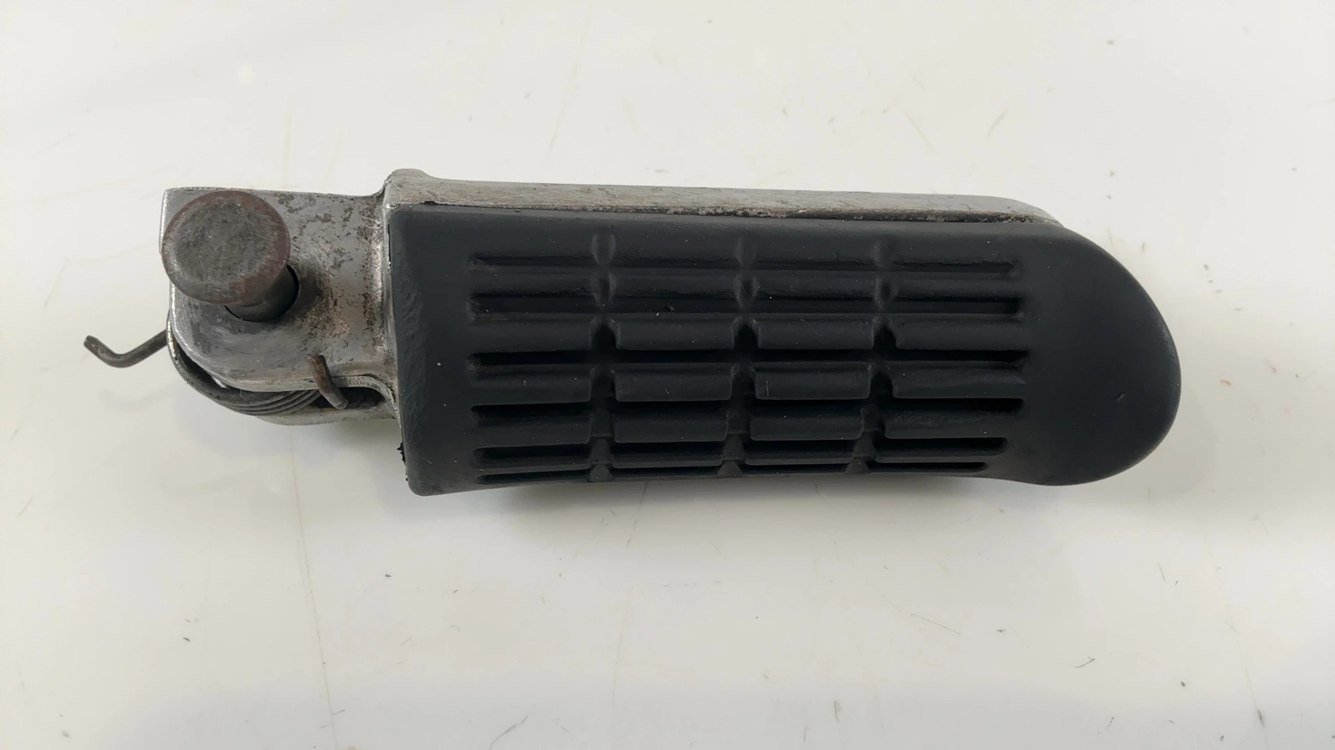 Honda NTV 650 Revere RC33 650cc Front Right Footrest 1988-1997 OEM 50612-MM5-000