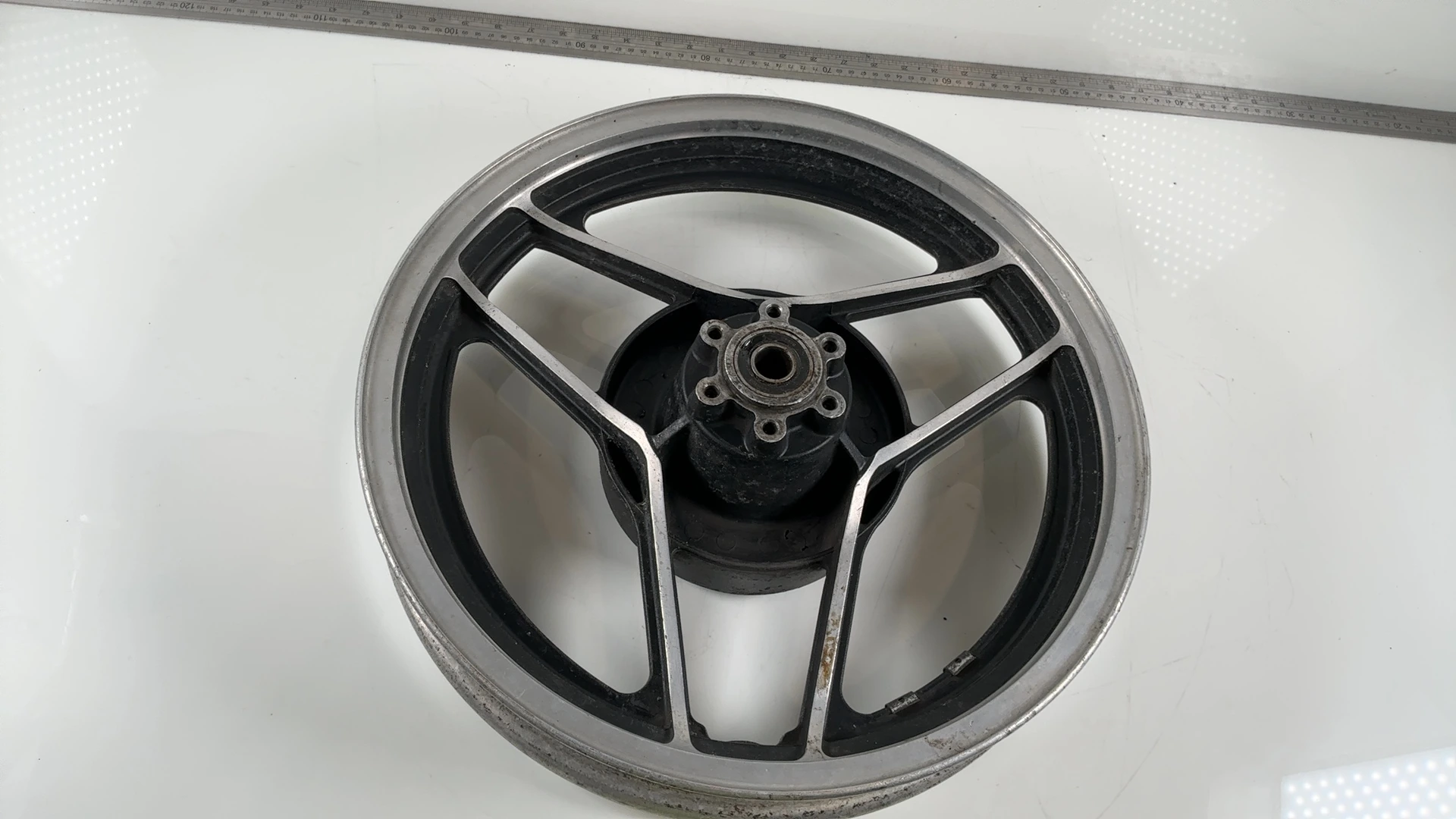 Suzuki GSX750 ES GR72A 750cc Rear Wheel Rim 1983-1986 OEM 64111-31300-291 - Image 10
