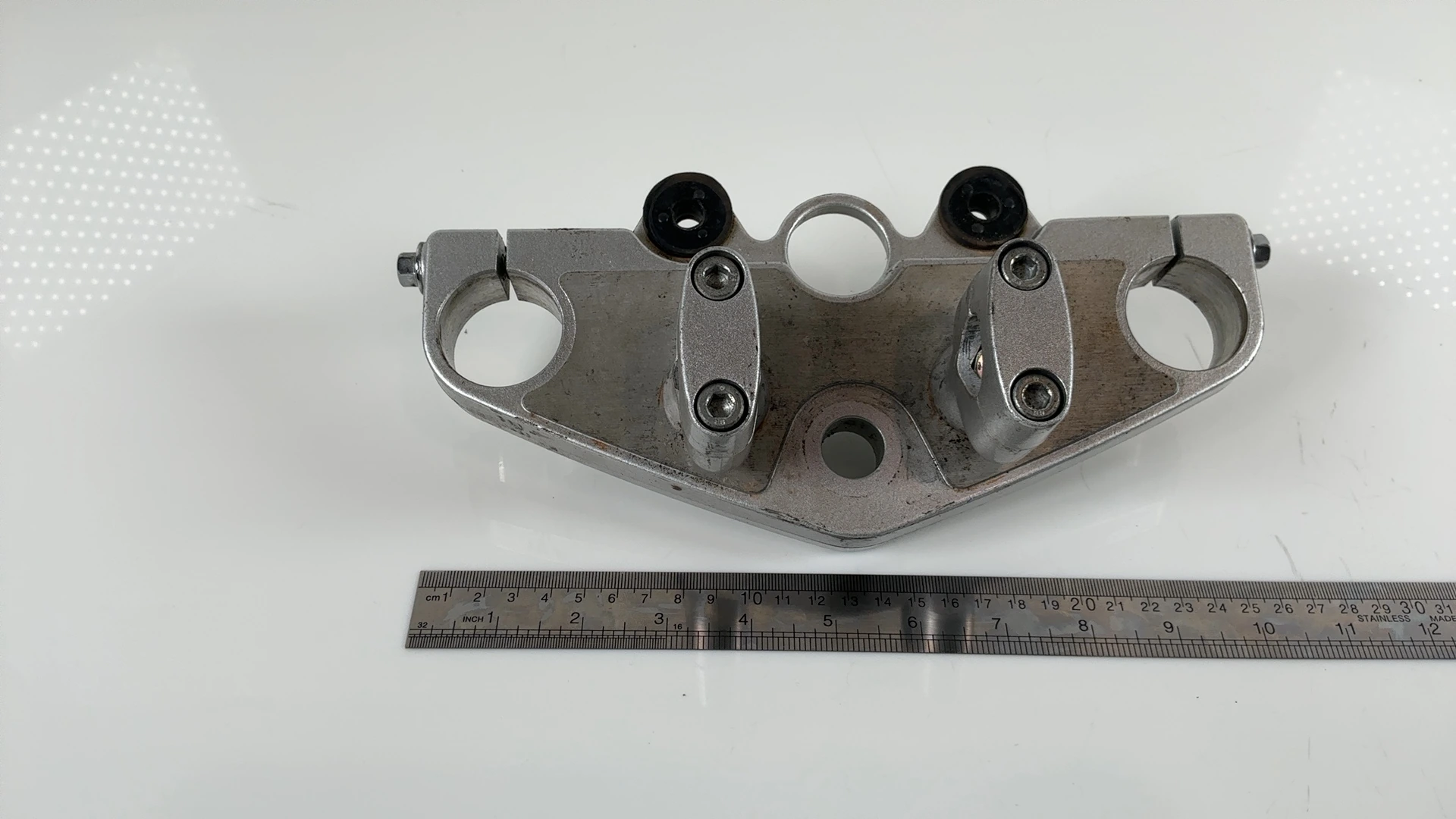 Suzuki GZ250 Marauder 250 Upper Fork Triple Tree Clamp 2000 2001 OEM 51311-12F00 - Image 1