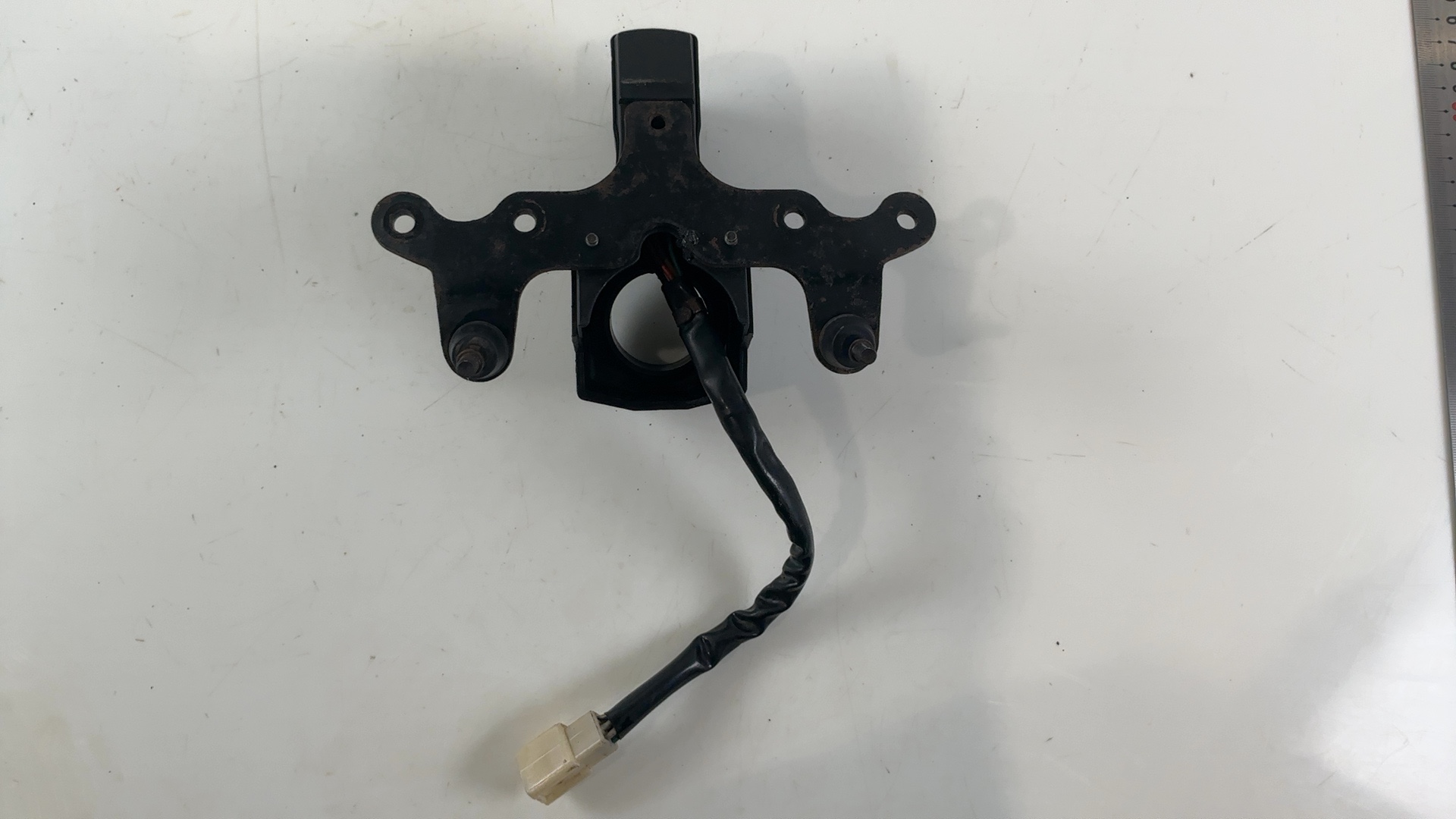 Kawasaki KZ250 LTD KZ250-D1 250cc Gauge Bracket Pilot Box 1980 OEM 25023-1011 - Image 3