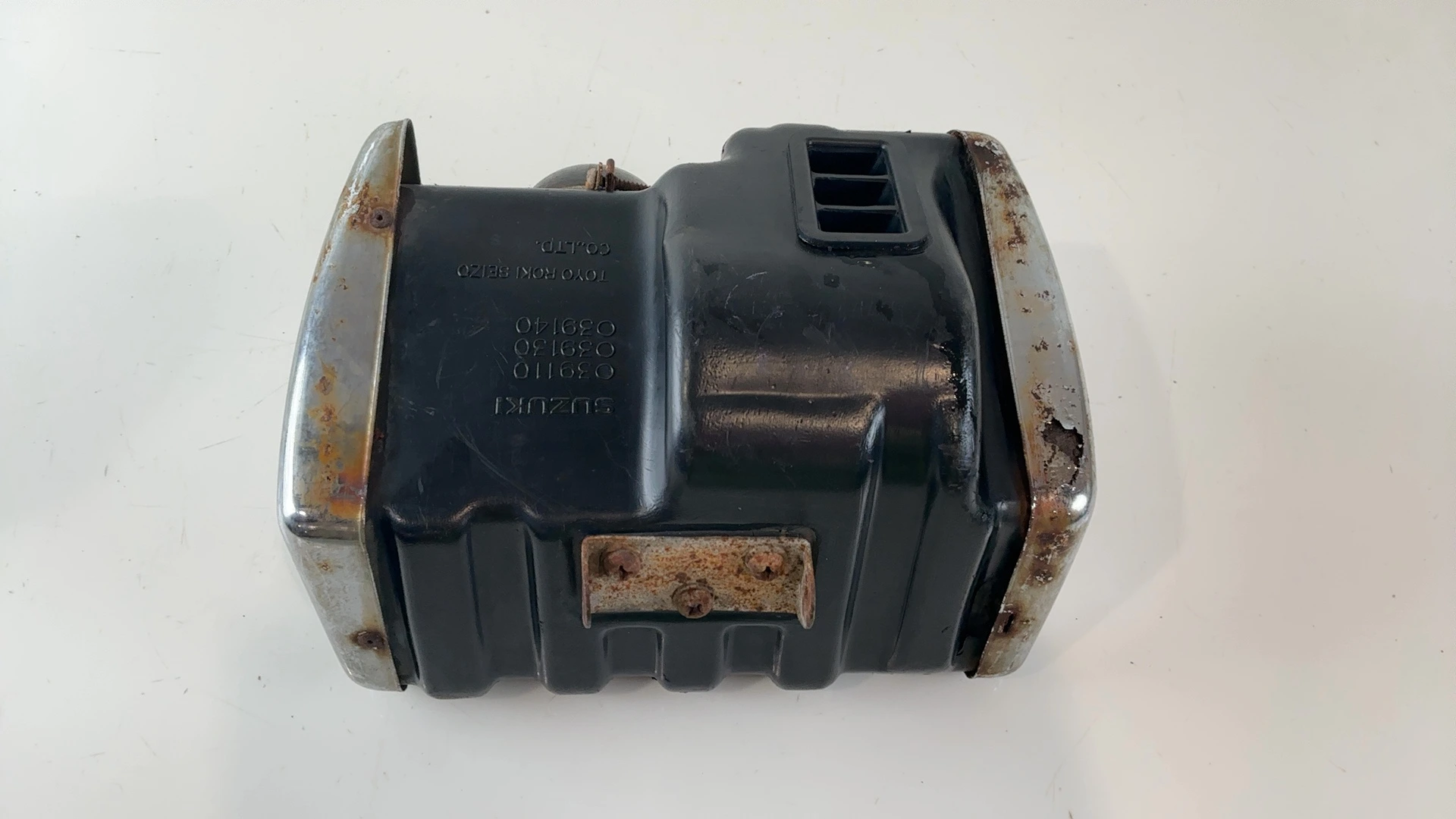 Suzuki GP100 GP125 100cc 125cc Air Filter Box Housing 1978-1993 OEM 13700-39100 - Image 2