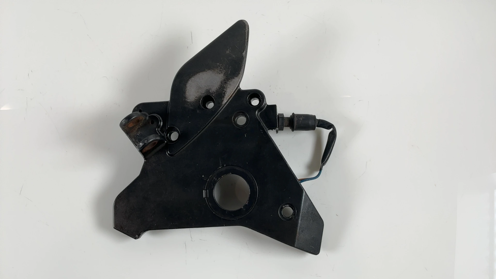 Kawasaki ZR-7 ZR750 750cc Front Right Footrest Bracket 1999-2005 35063-1051-EZ