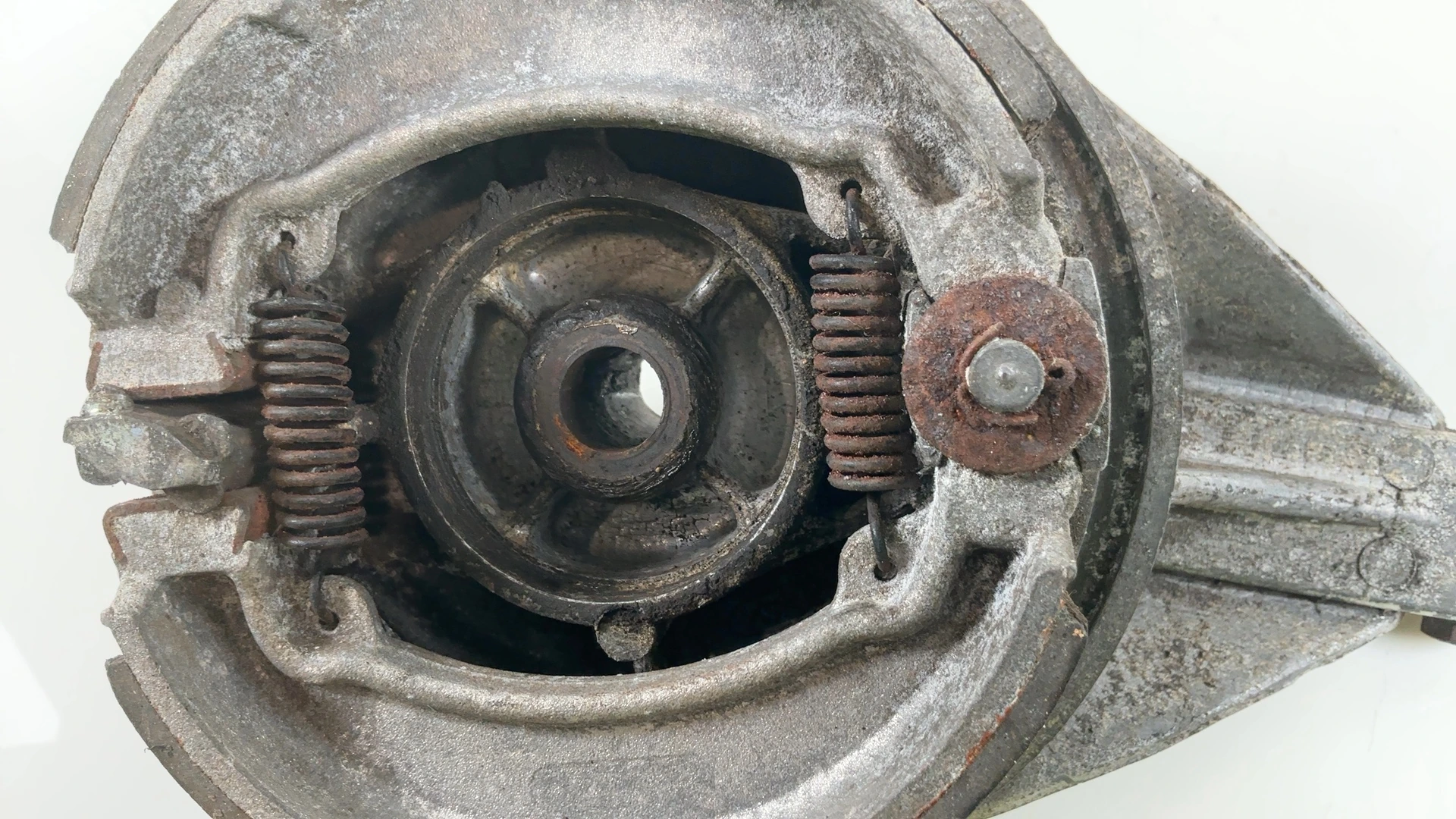 Daelim VC Advance VC125F 125cc Rear Brake Hub Plate 1994 1996 OEM 43100-KEZ-9000 - Image 5