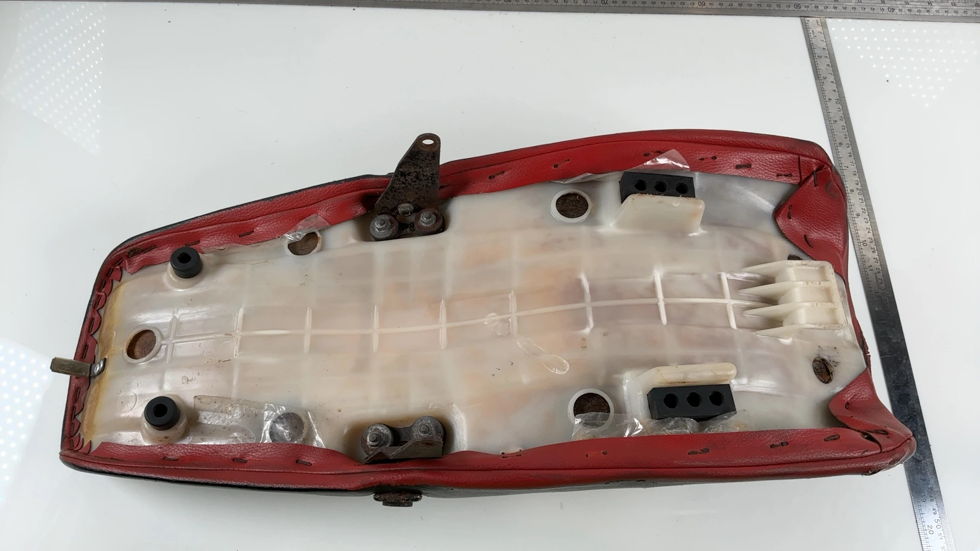 Honda NS125R JC14 125cc Motorcycle Seat Saddle 1985-1990 OEM 77200-KR1-600ZA - Image 2