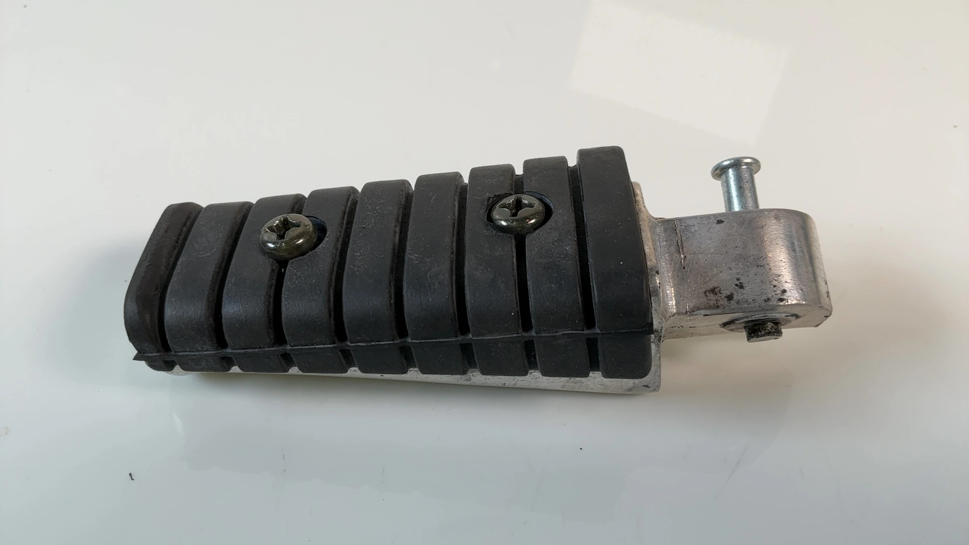 Yamaha V-Max VMX1200 1200 Rear Left Passenger Foot Peg 1986-2007 1UT-27430-01-00 - Image 4