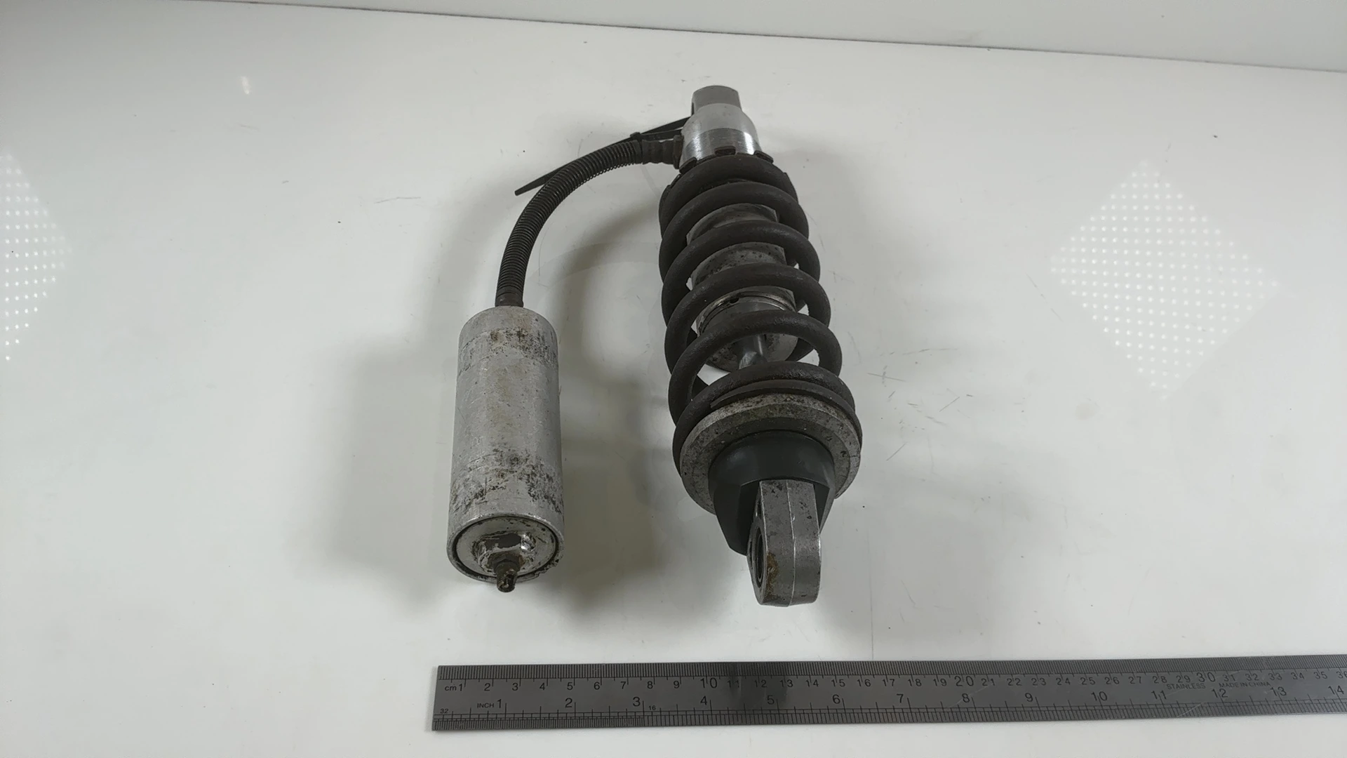 Suzuki GSX-R1100 GU74 1100cc Rear Shock Absorber 1986-1988 OEM 62100-17A00 Showa - Image 5