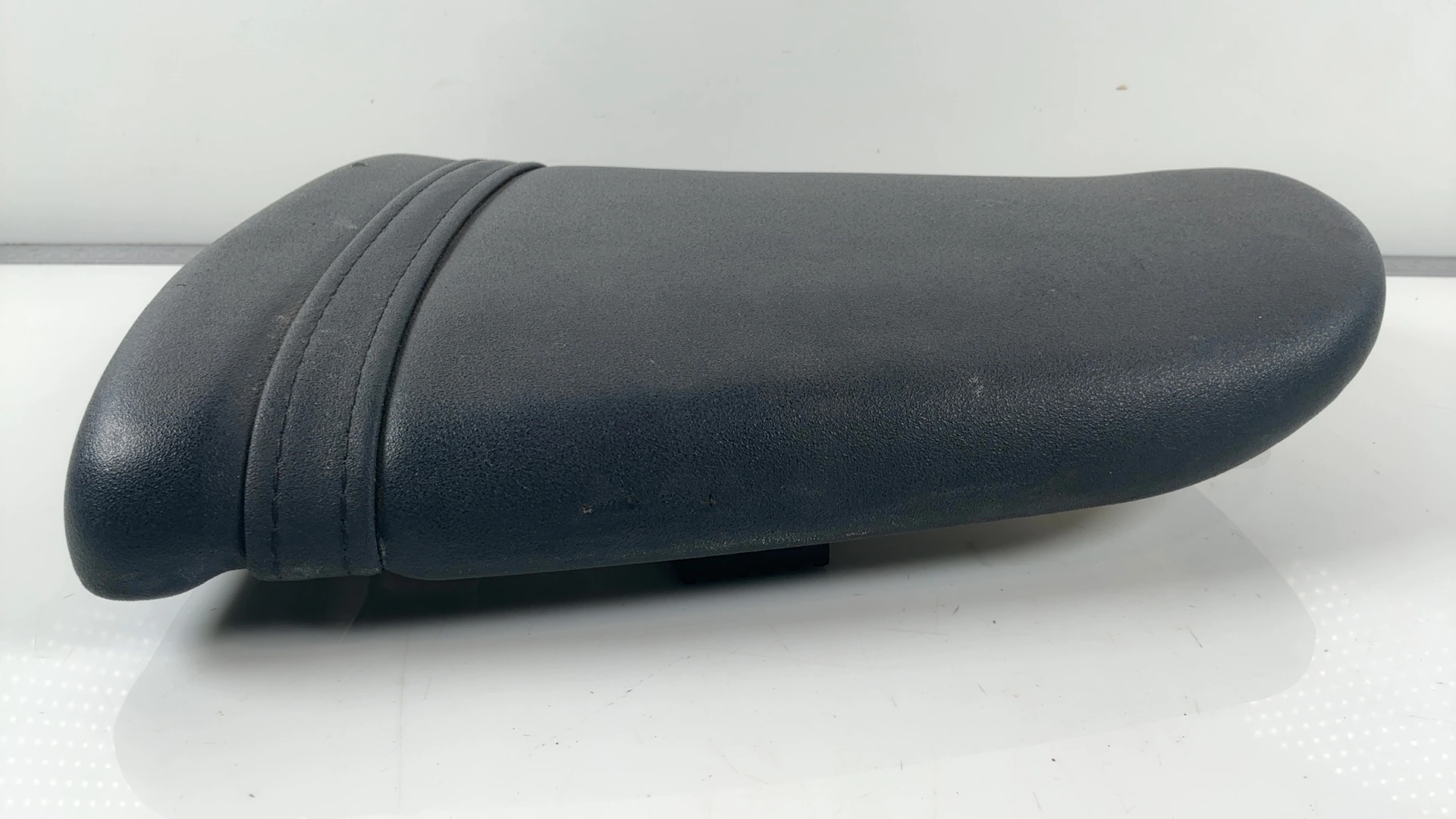 Suzuki GSXR 600 750 SRAD Rear Pillion Passenger Seat 1996-2000 OEM 45300-33E00 - Image 4