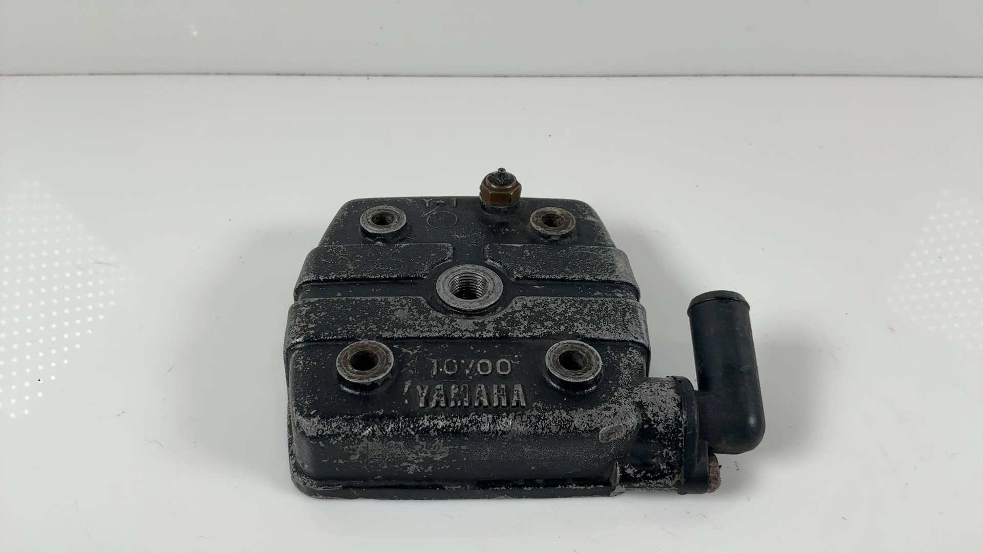 Yamaha DT 125 LC 10V 125cc Cylinder Head 1982-1984 OEM  10V-11111-00-00 - Image 3