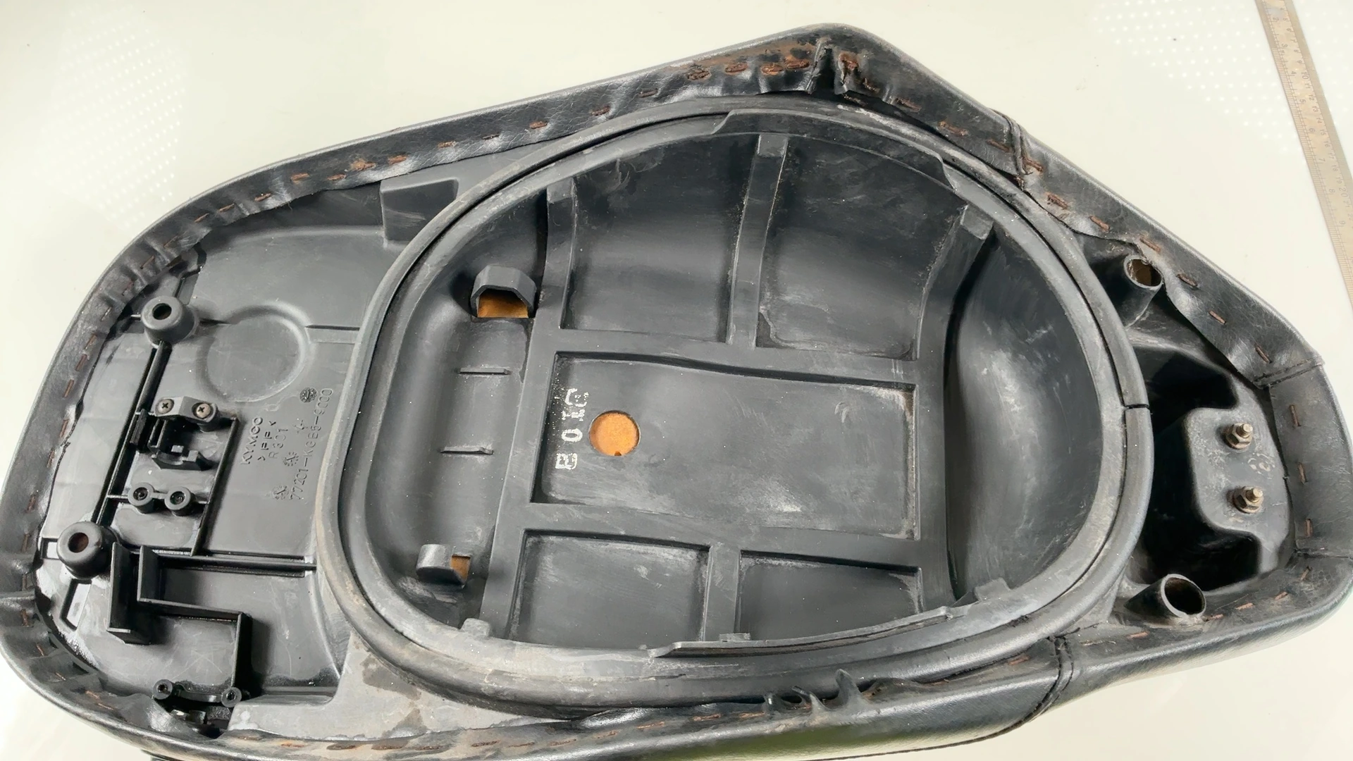 KYMCO Super 9 50cc Scooter Seat Unit 2005-2009 OEM 77201-KGB5-900 - Image 2