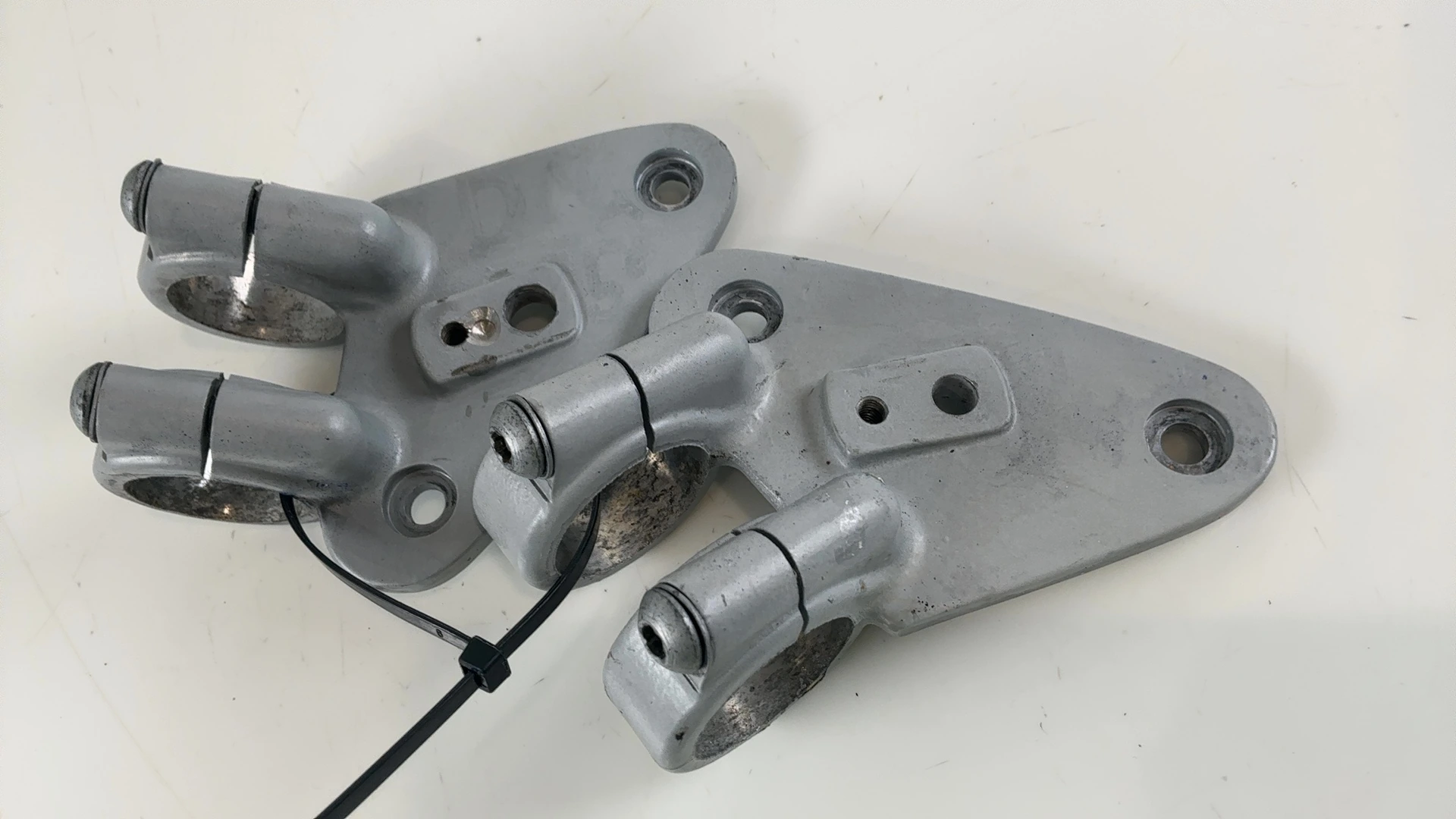 Gilera DNA 50 ZAPC27000 50cc Headlight Bracket Mounts 2000-01 OEM 970197/970198 - Image 6
